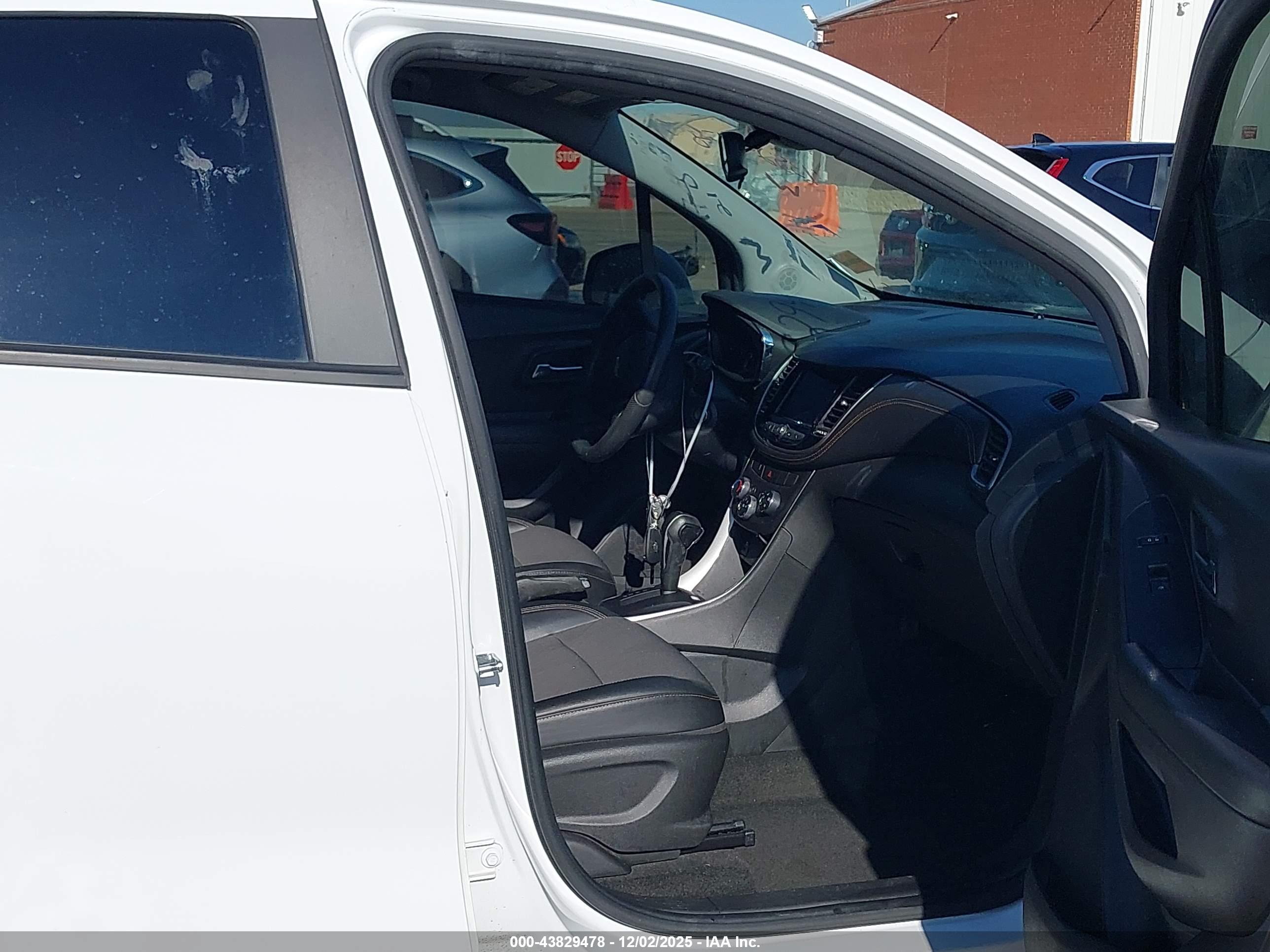CHEVROLET TRAX image 5