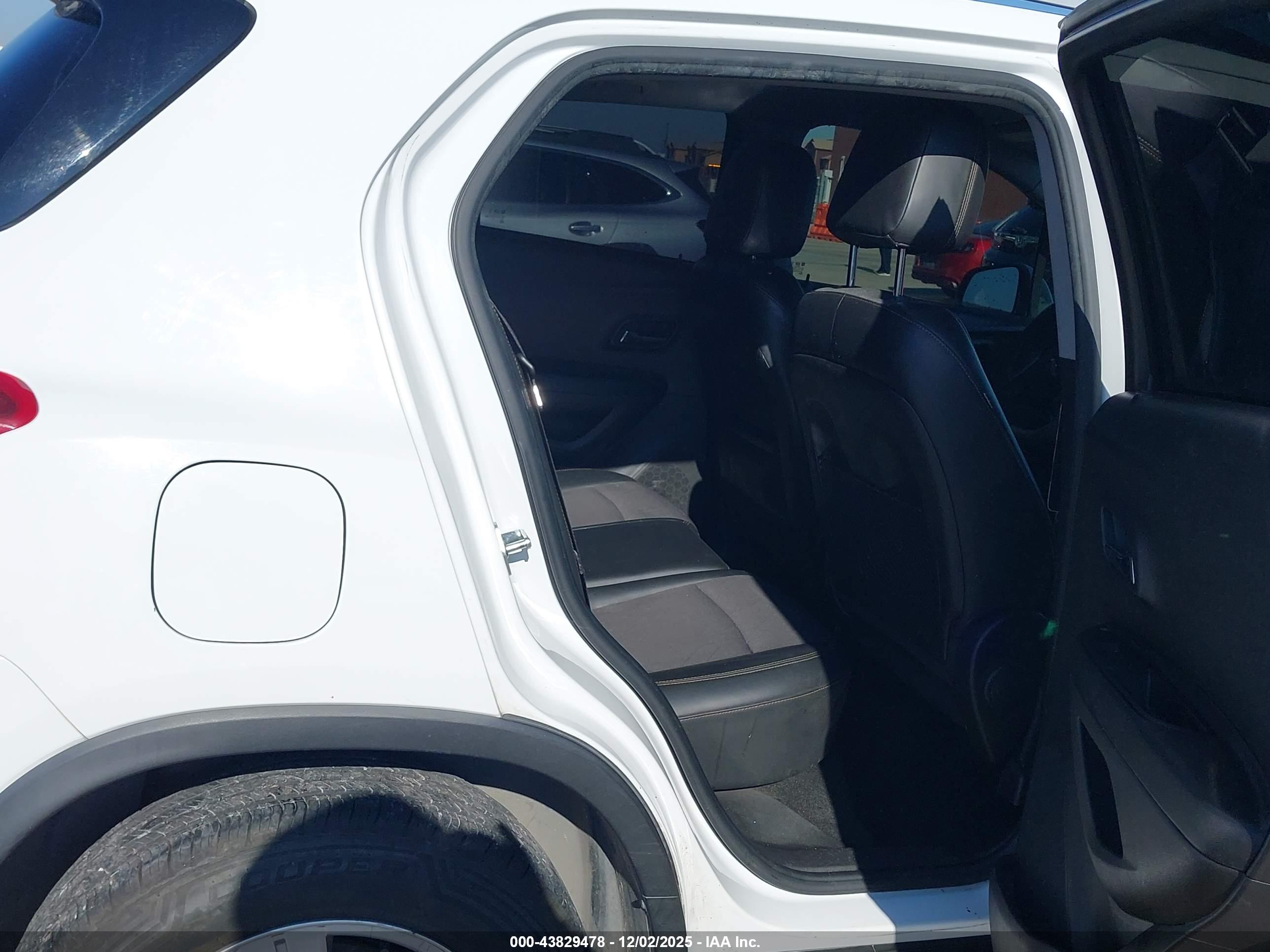CHEVROLET TRAX image 8