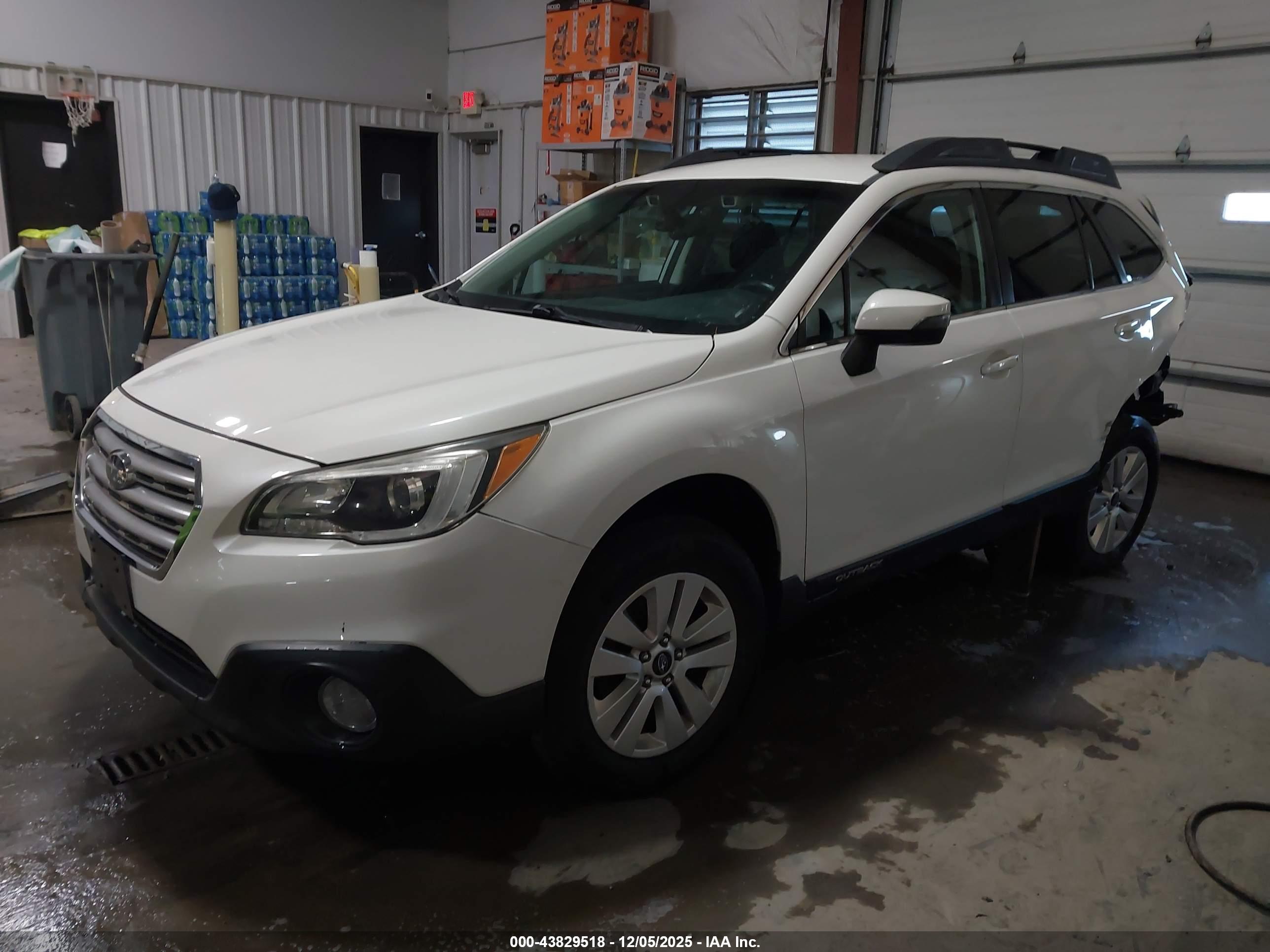 SUBARU OUTBACK image 2