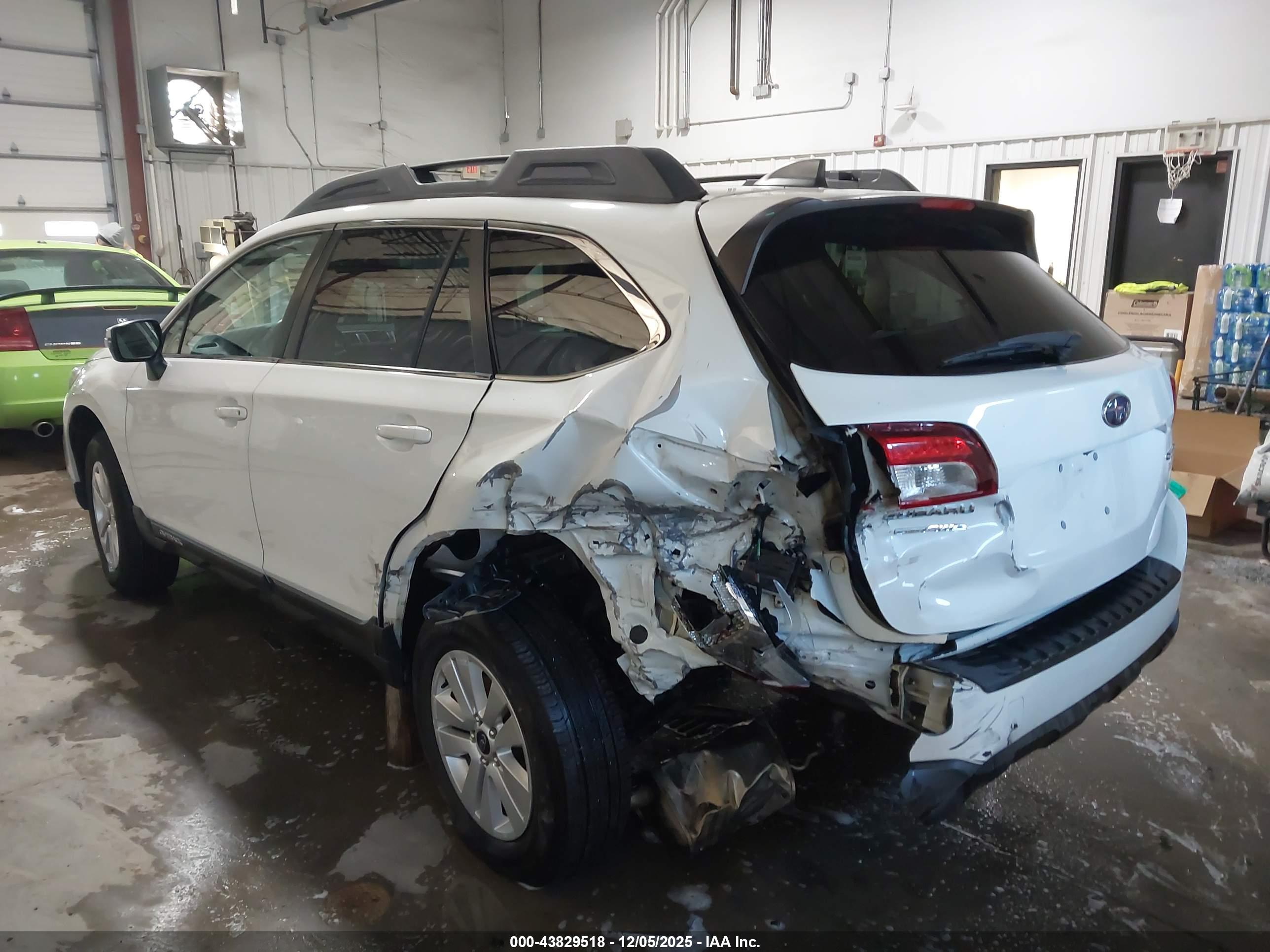 SUBARU OUTBACK image 3