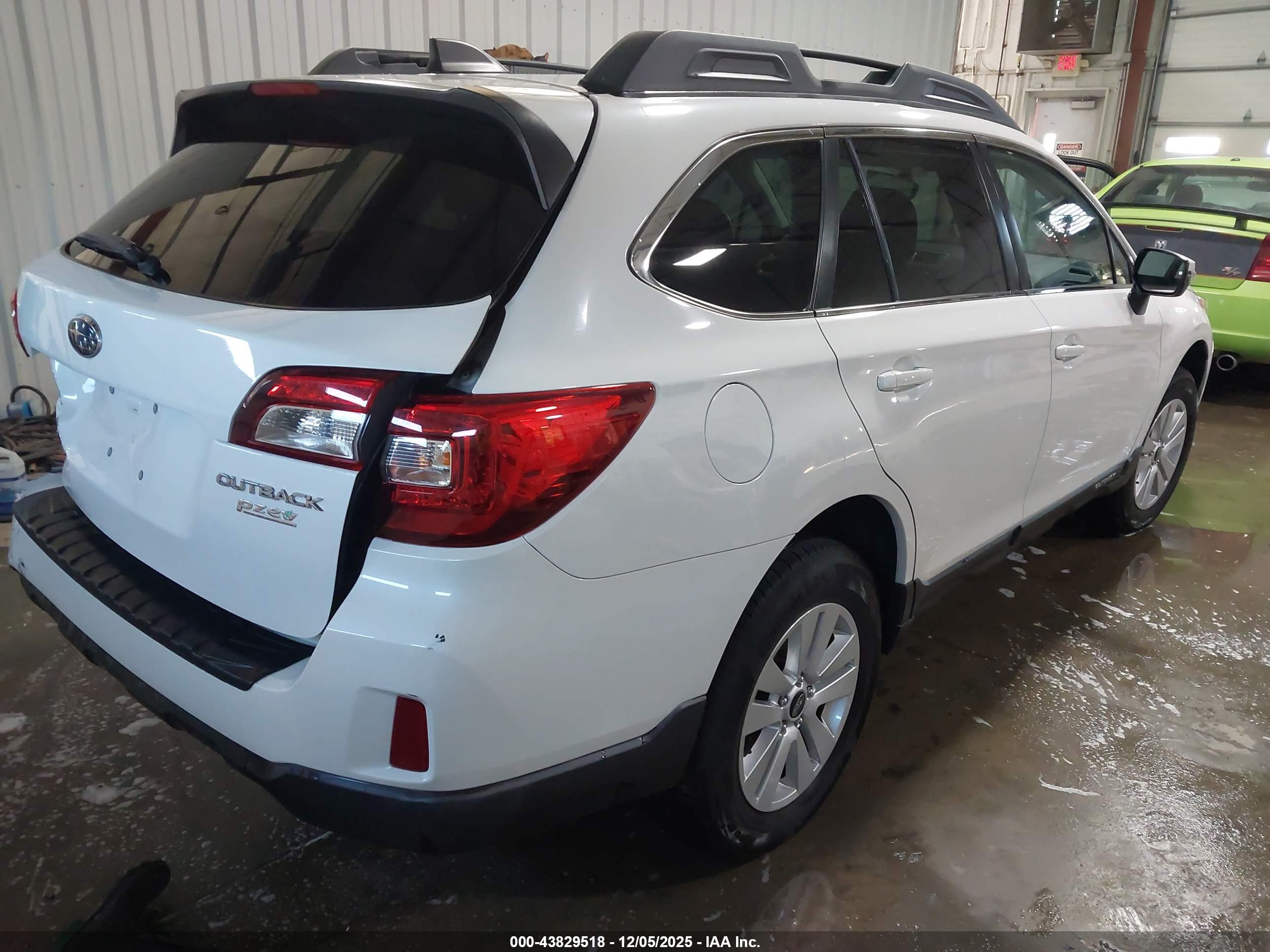SUBARU OUTBACK image 4