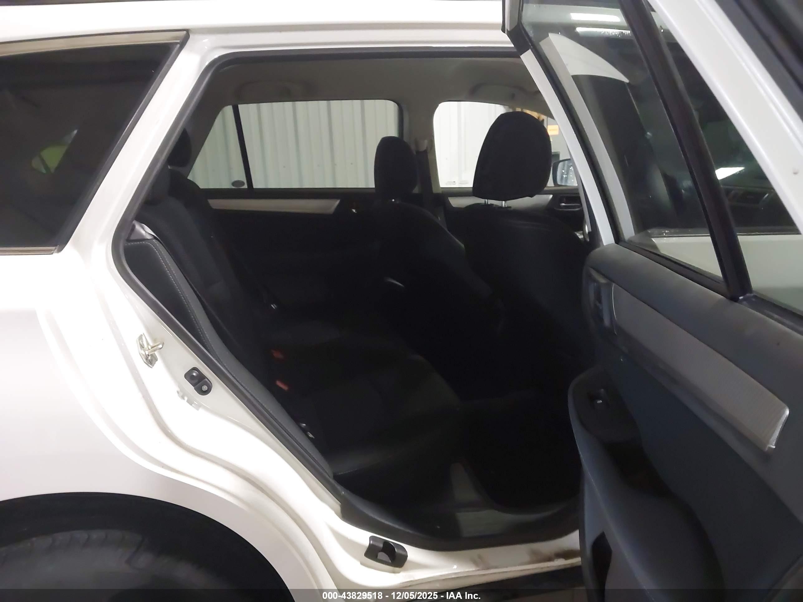 SUBARU OUTBACK image 8