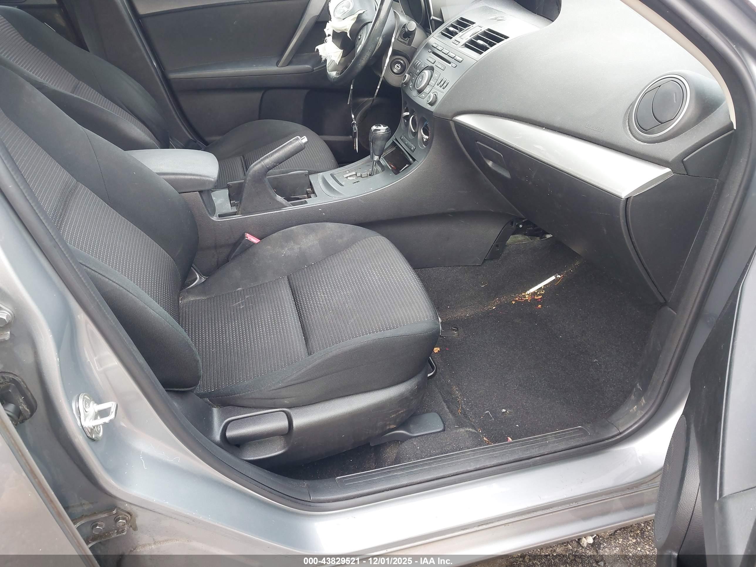 MAZDA MAZDA3 image 5