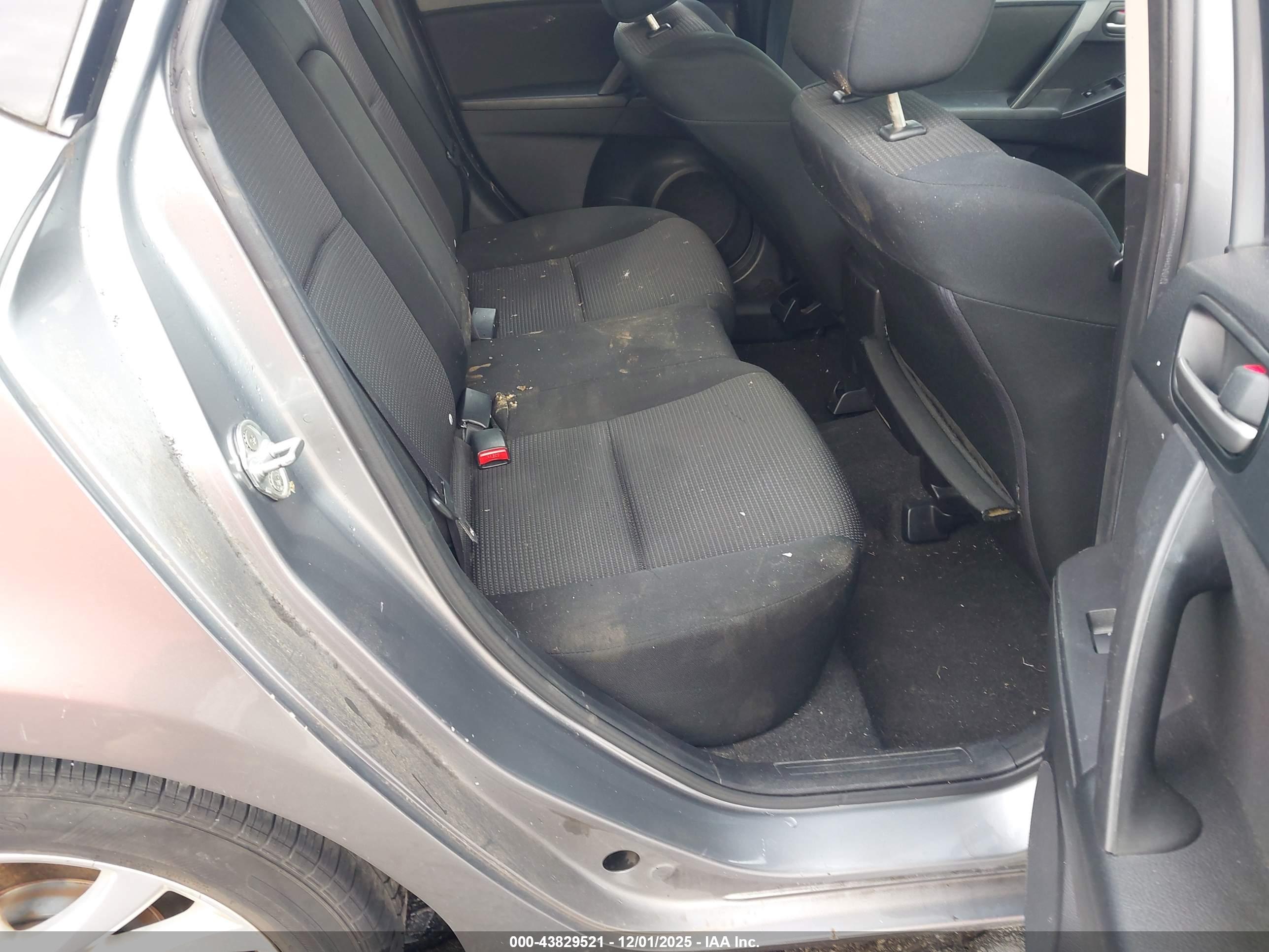 MAZDA MAZDA3 image 8