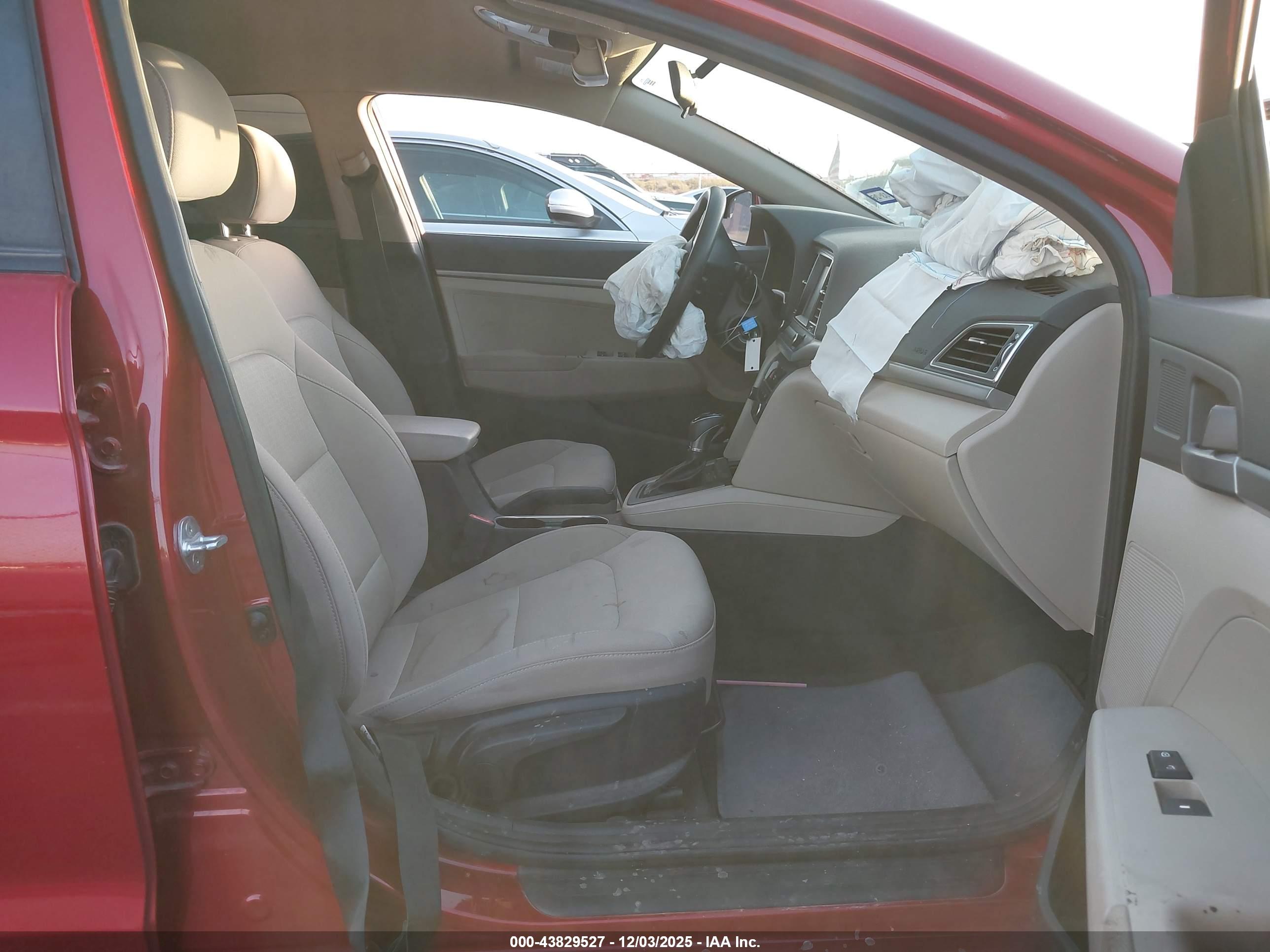 HYUNDAI ELANTRA image 5