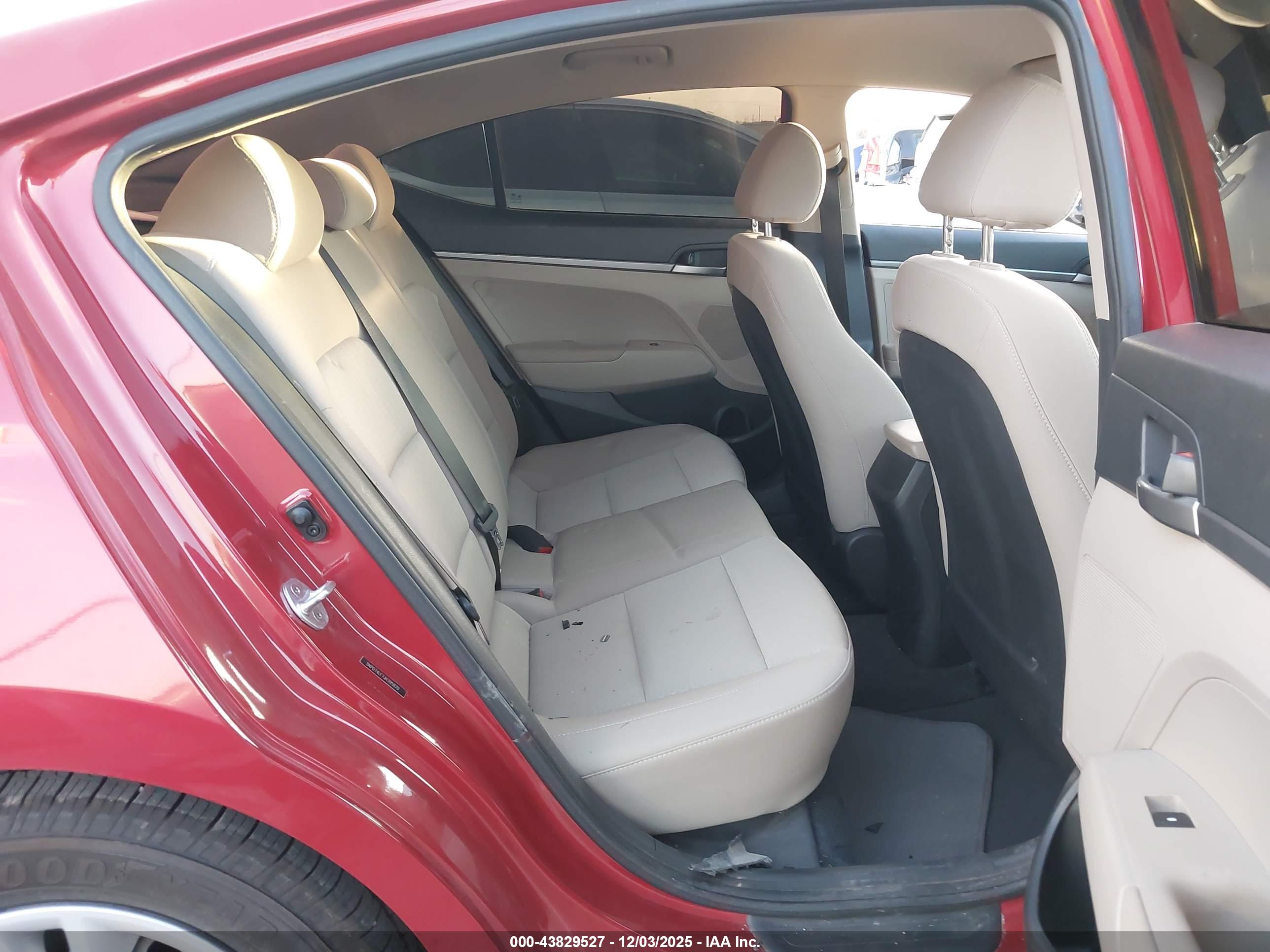 HYUNDAI ELANTRA image 8