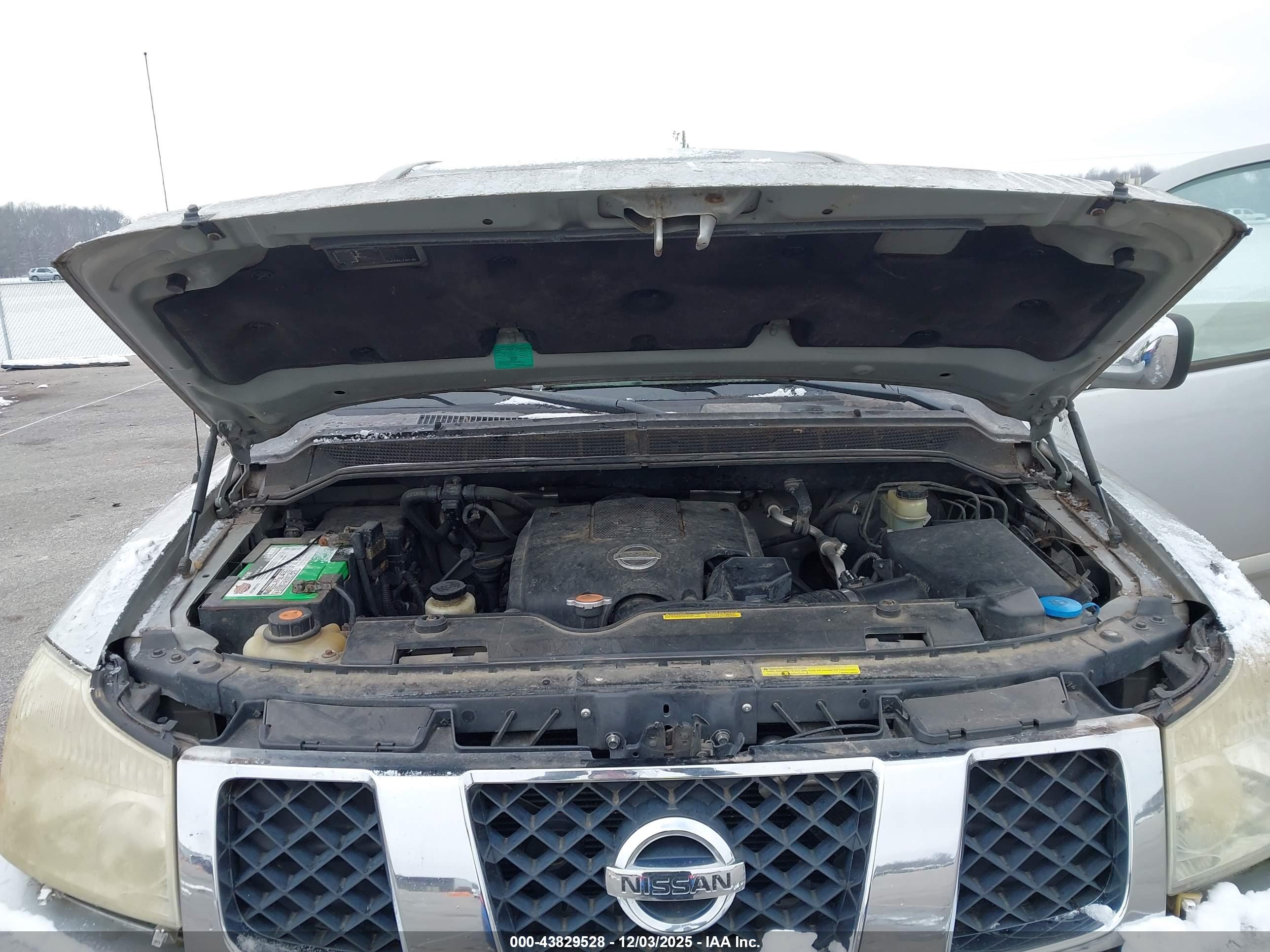 NISSAN TITAN image 10