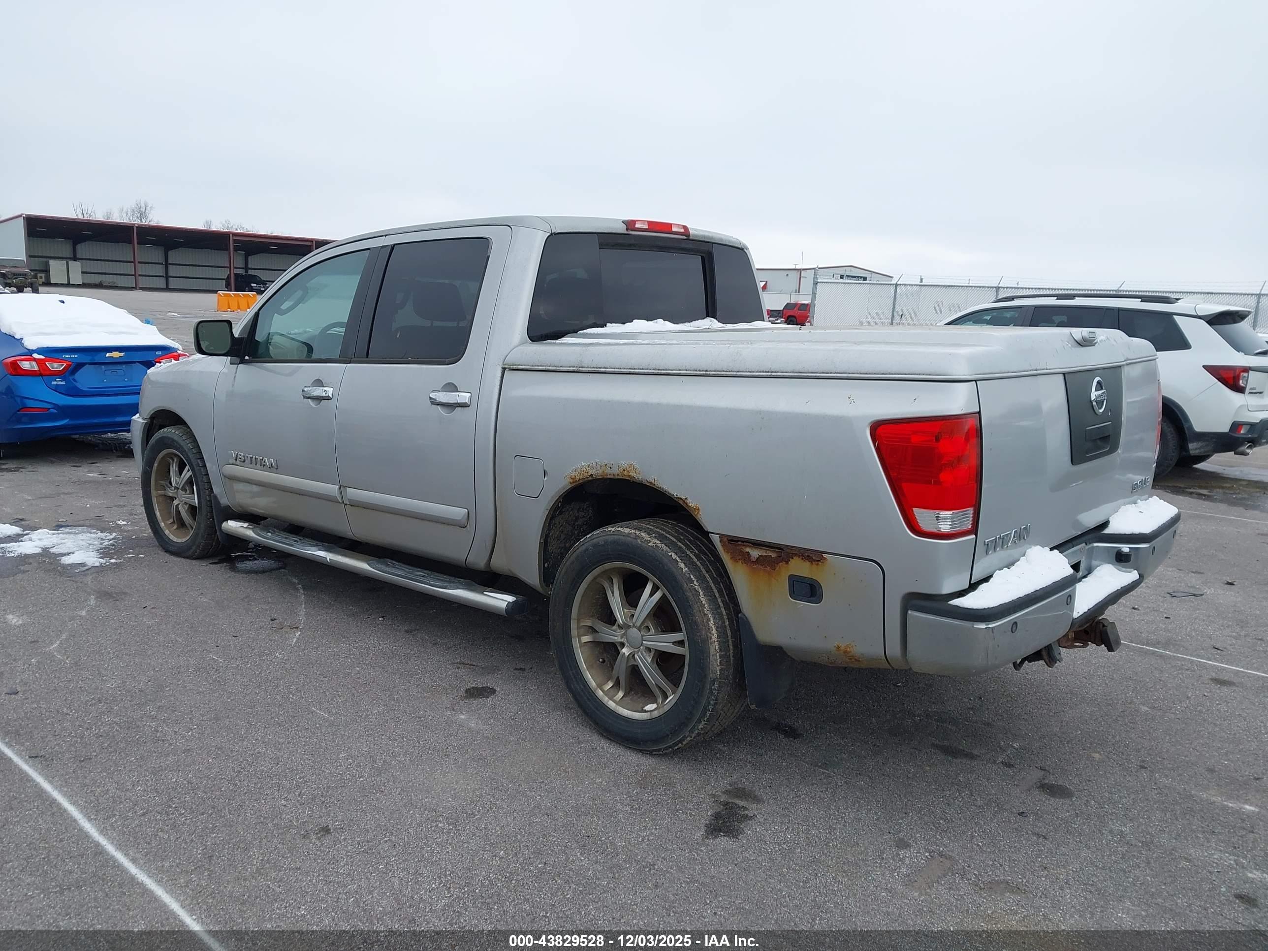NISSAN TITAN image 3