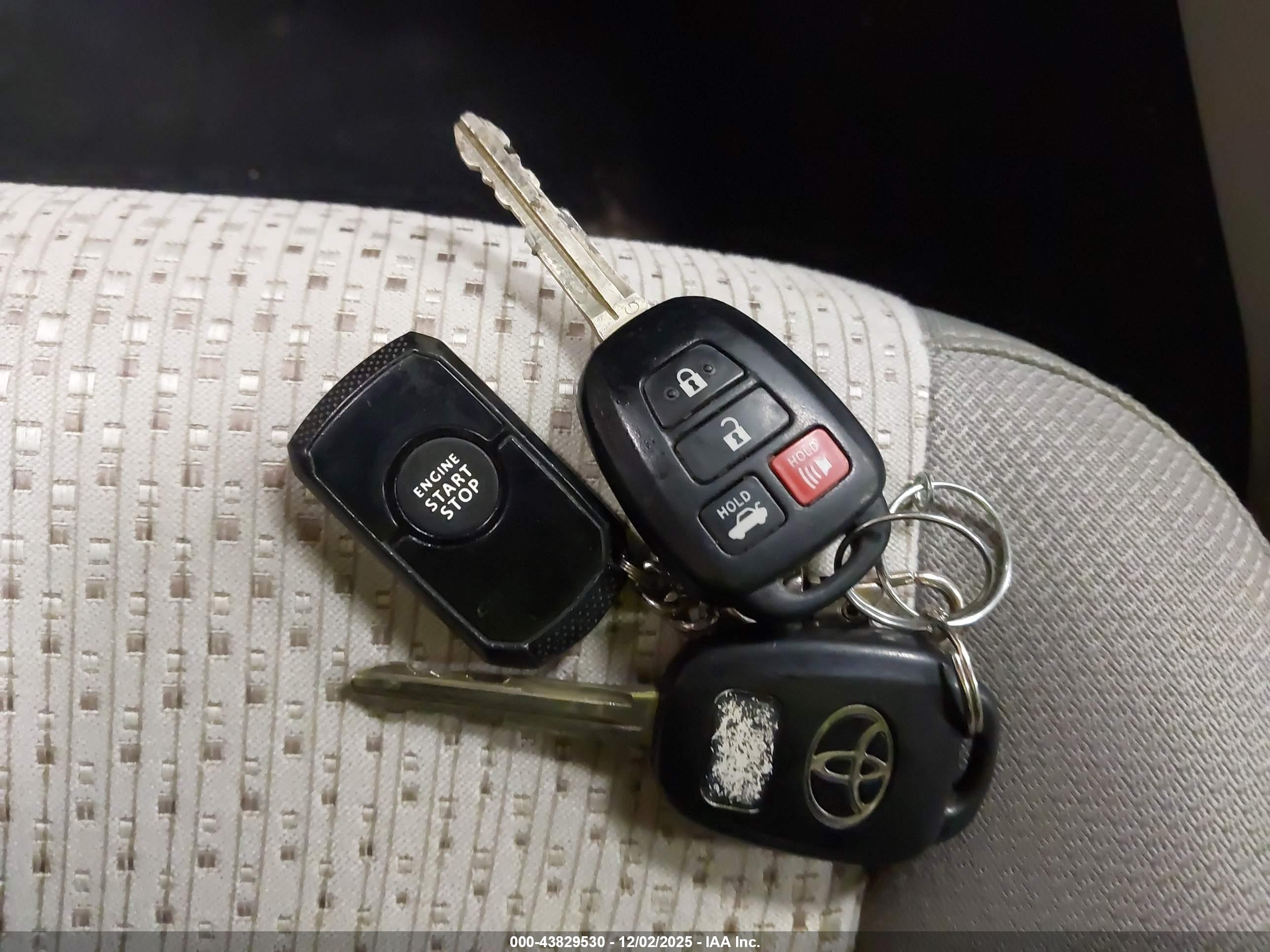 TOYOTA CAMRY image 11