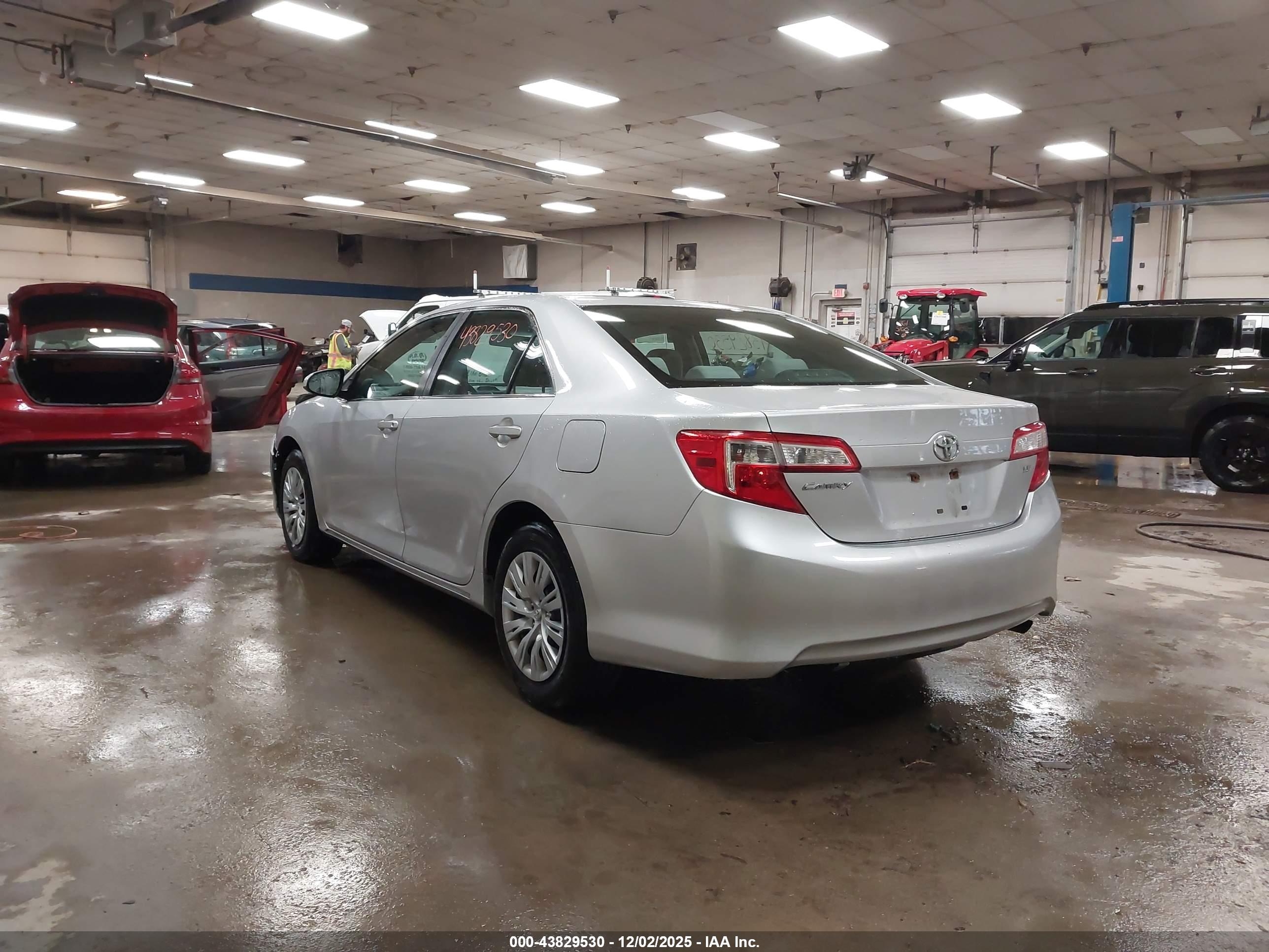 TOYOTA CAMRY image 3