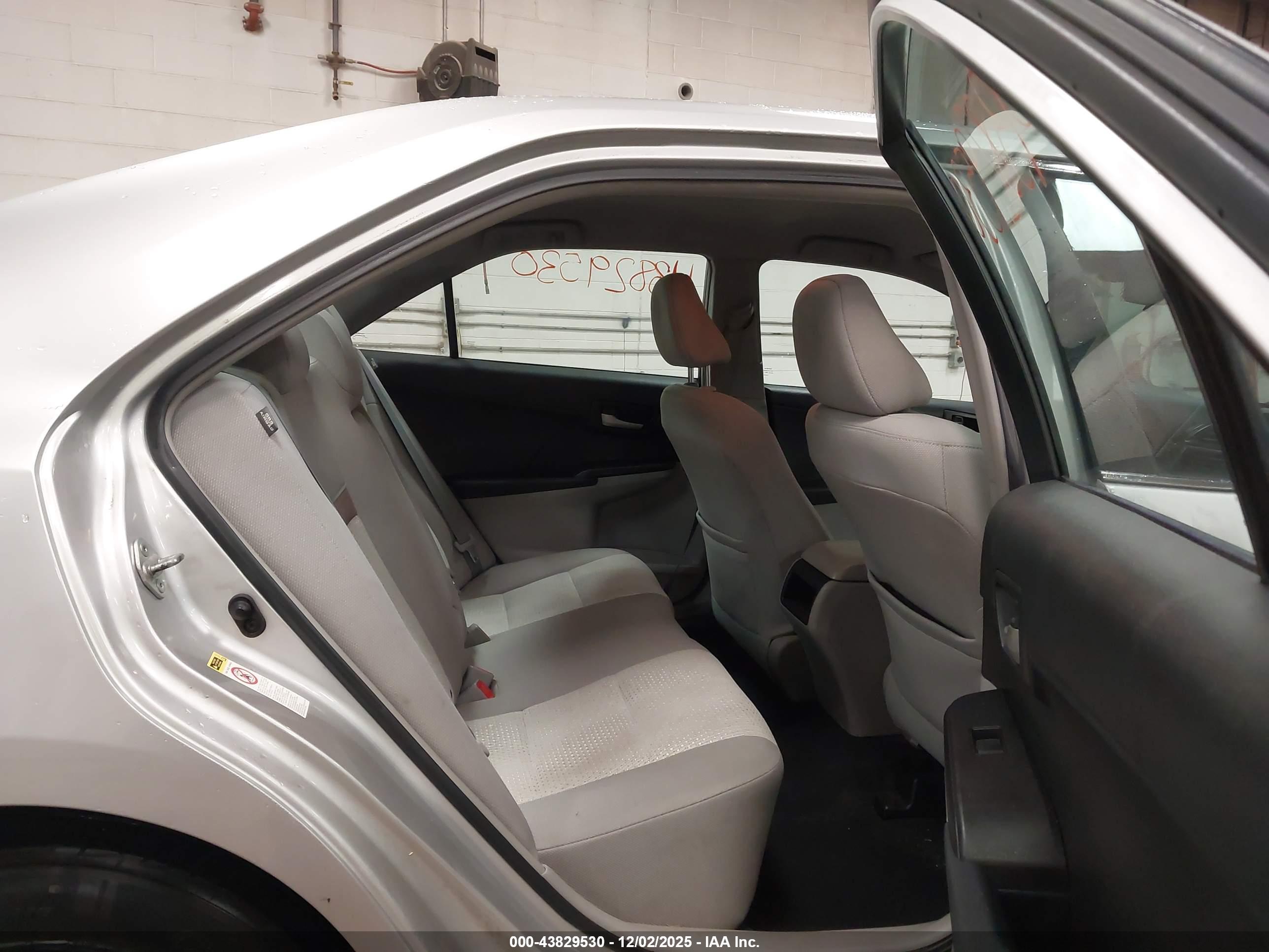TOYOTA CAMRY image 8