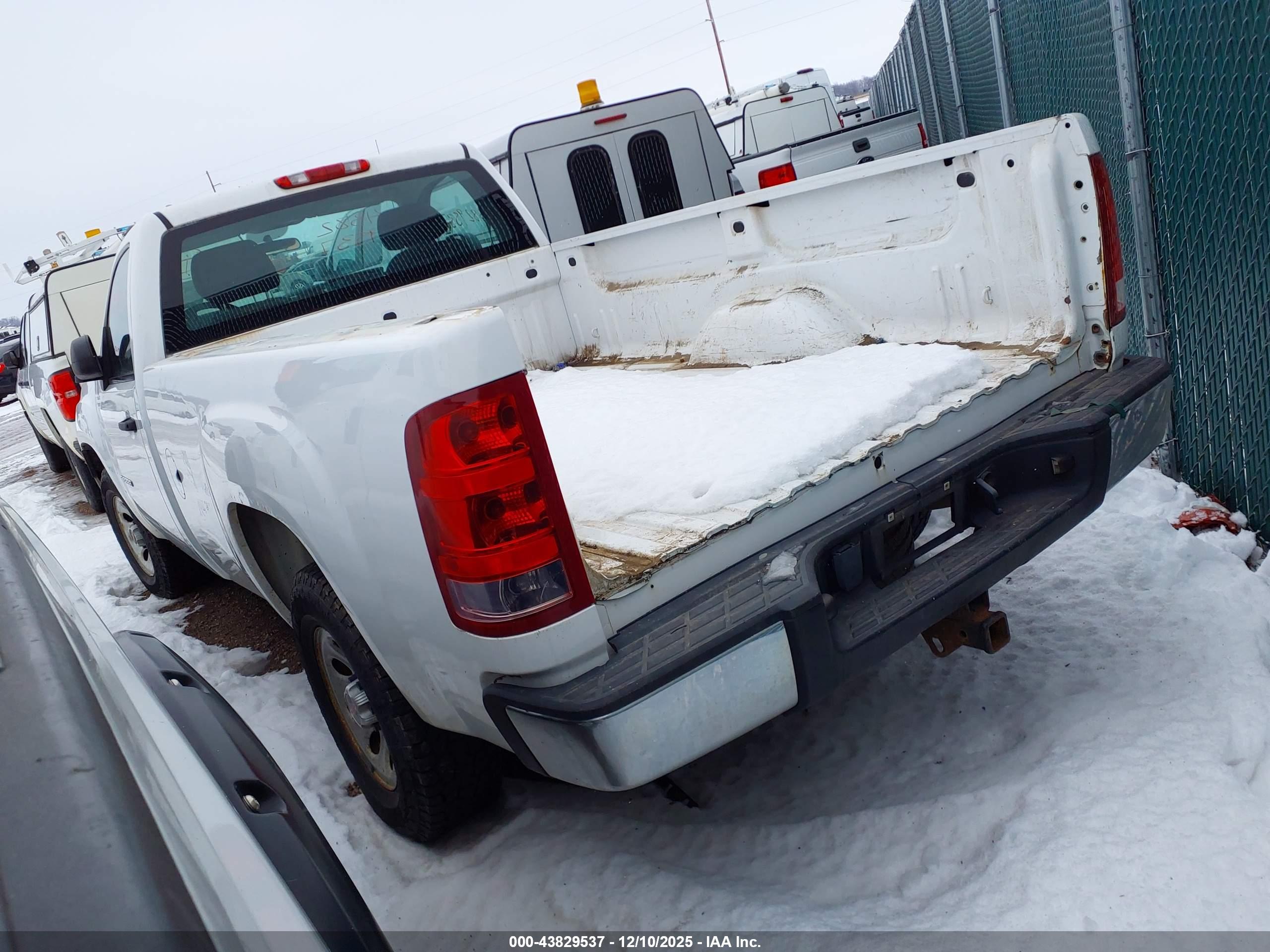 GMC SIERRA image 3