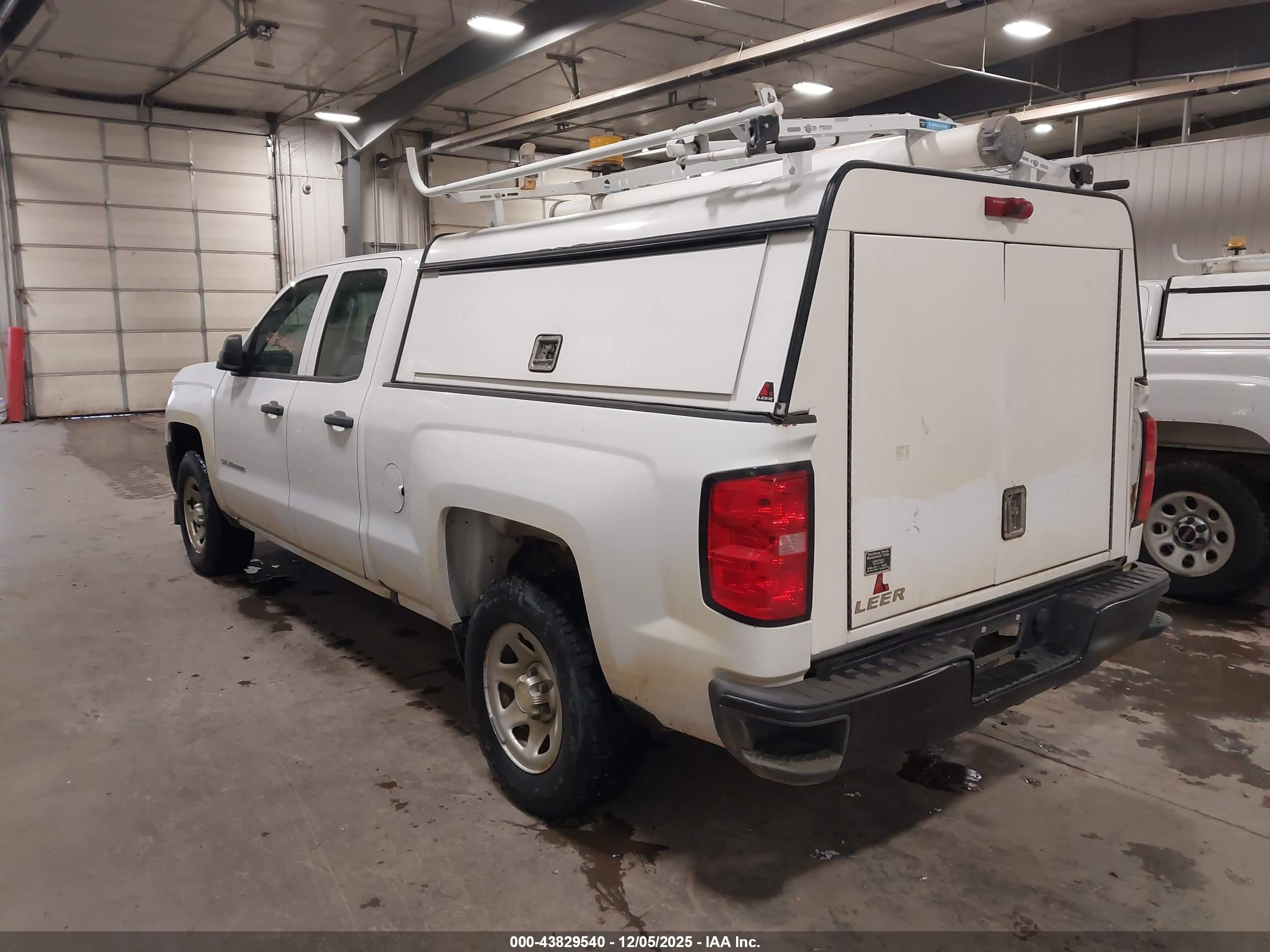 CHEVROLET SILVERADO image 3