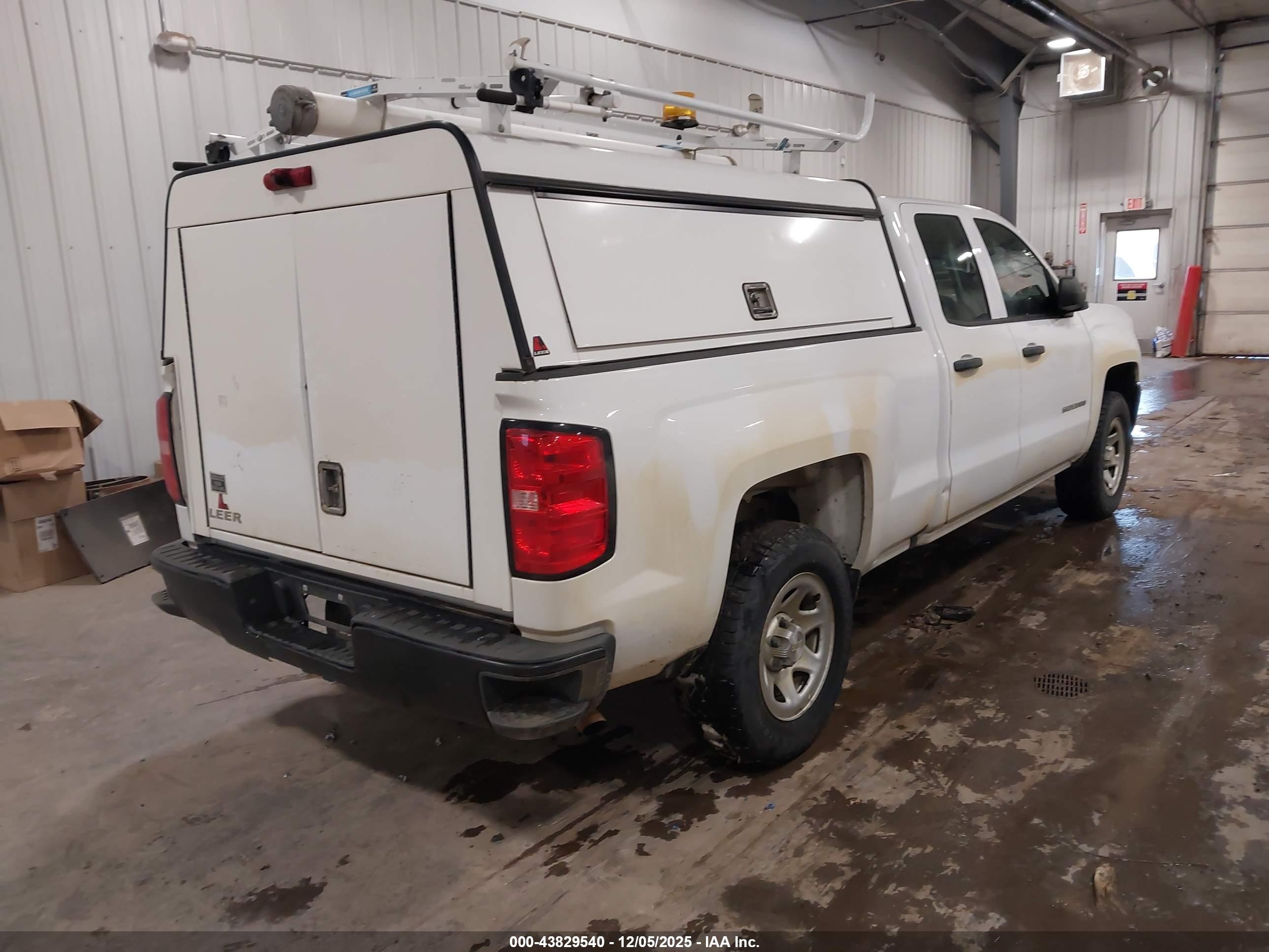 CHEVROLET SILVERADO image 4