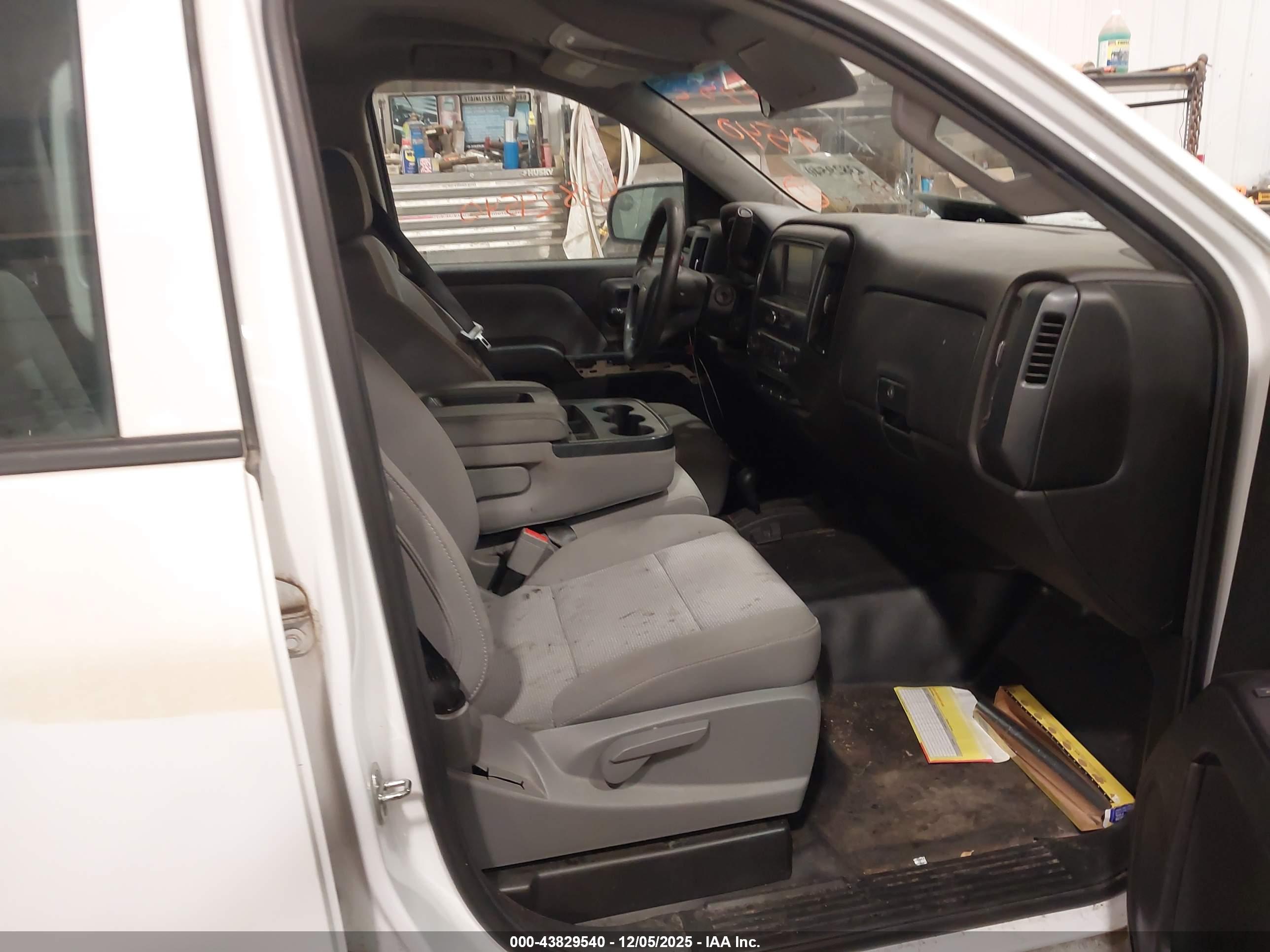 CHEVROLET SILVERADO image 5