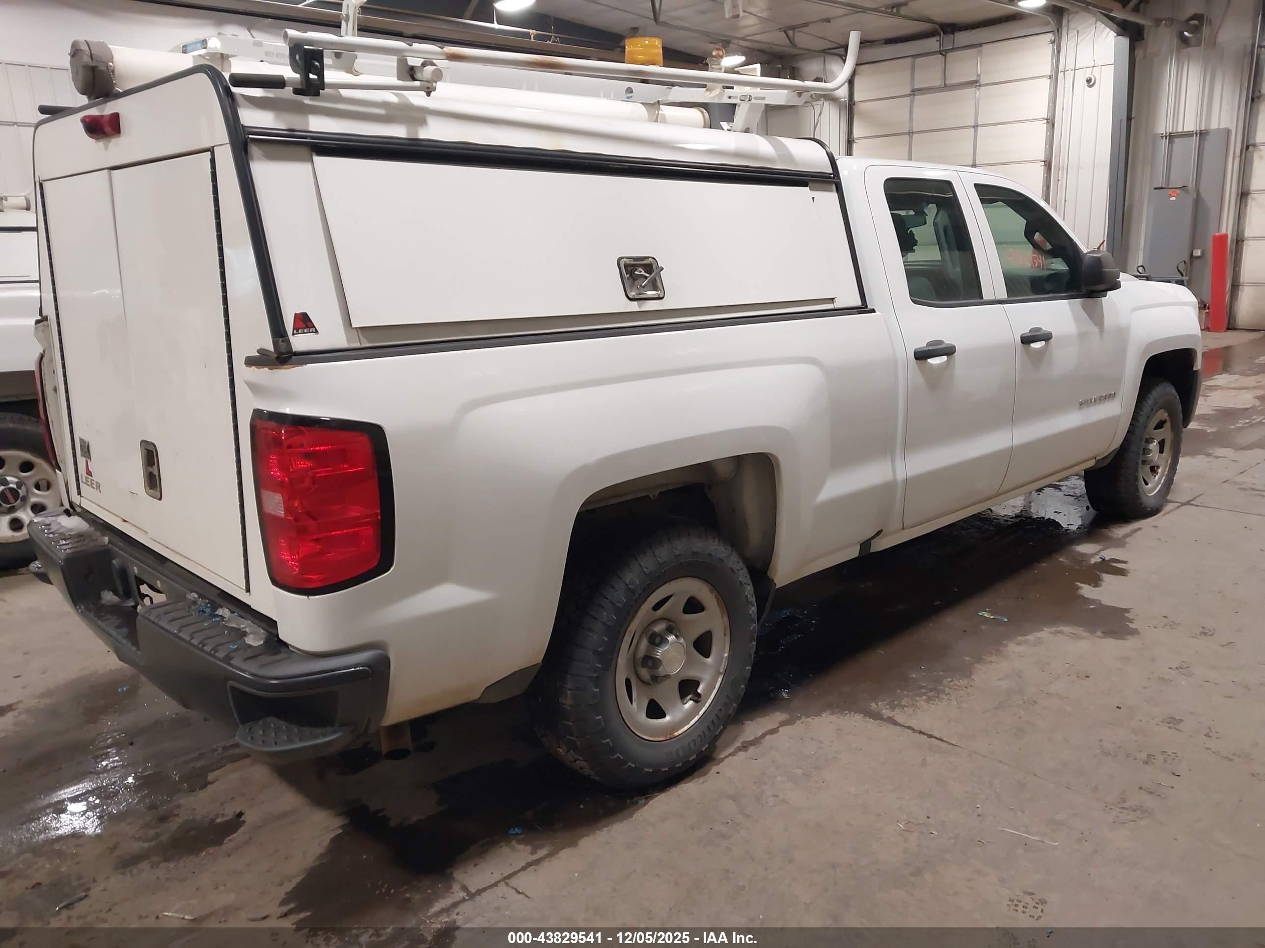 CHEVROLET SILVERADO image 4