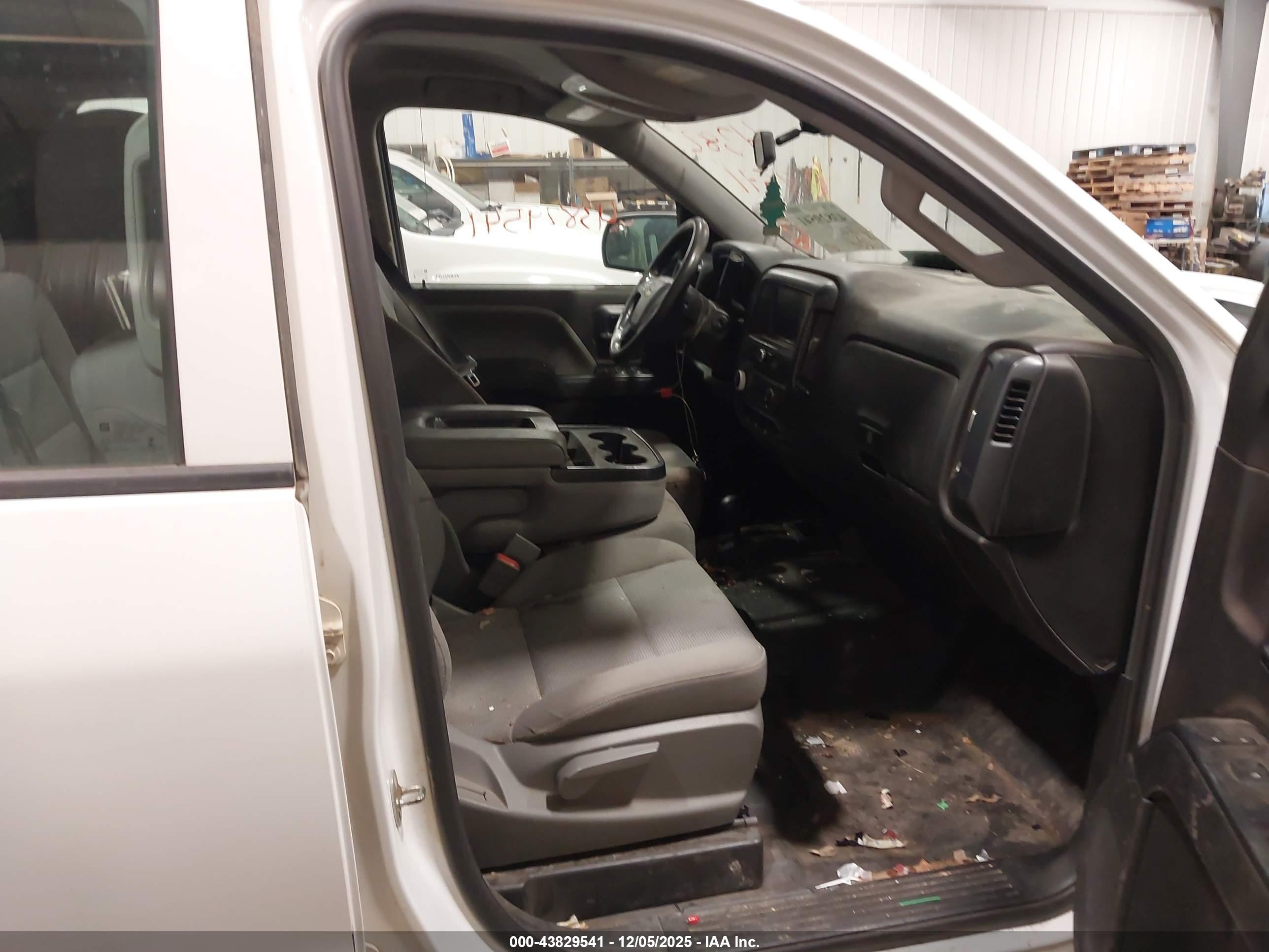 CHEVROLET SILVERADO image 5