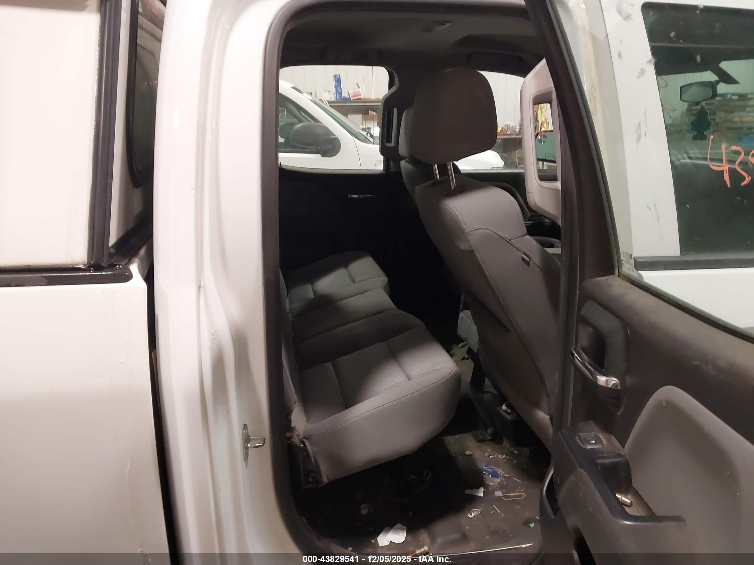CHEVROLET SILVERADO image 8