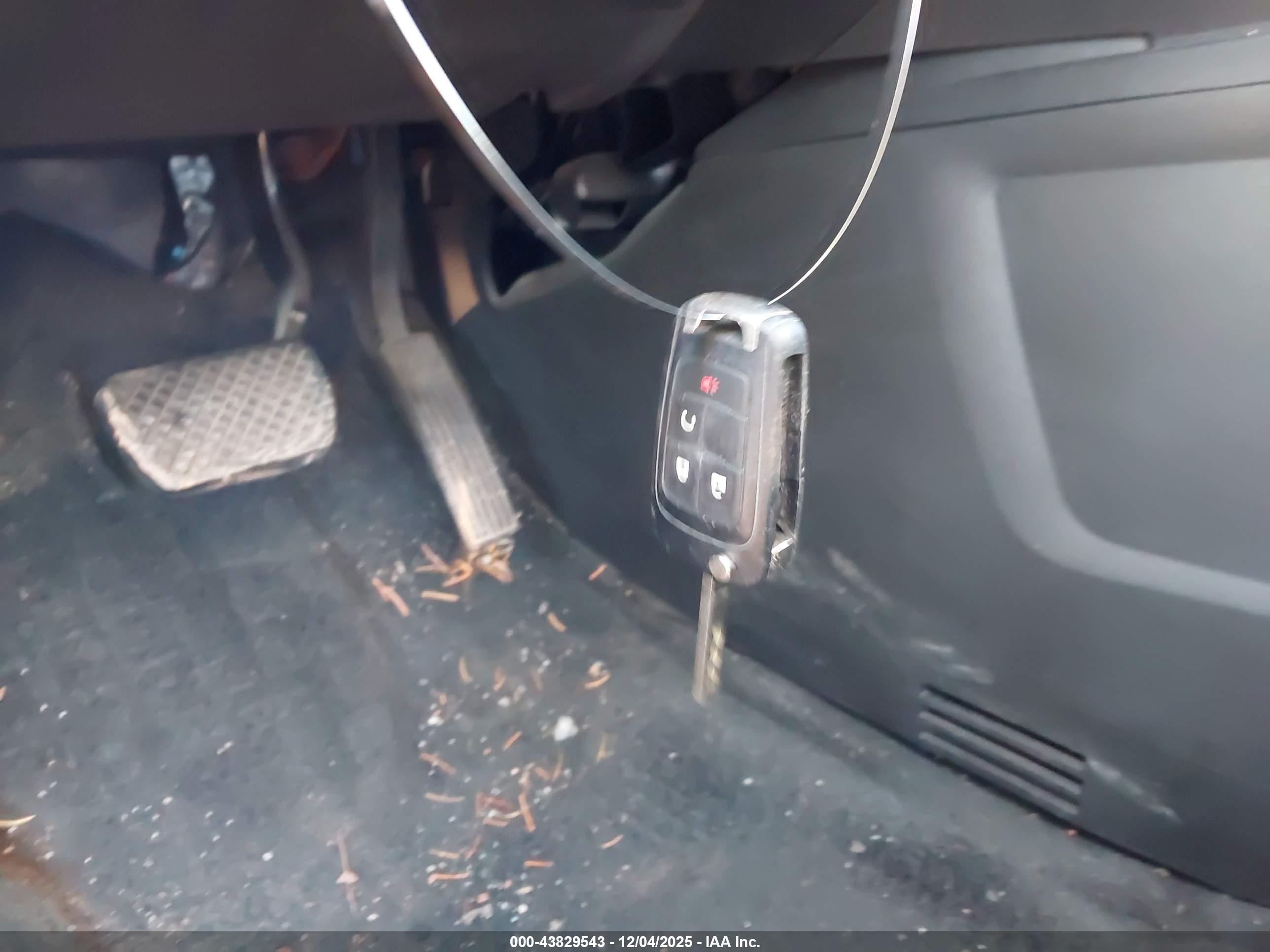 CHEVROLET EQUINOX image 11