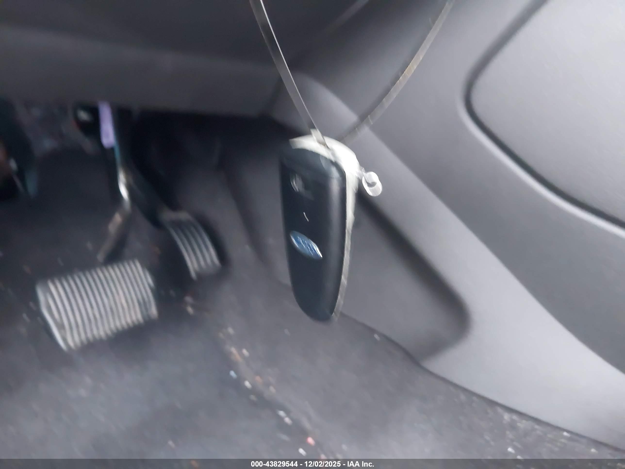 FORD ESCAPE image 11