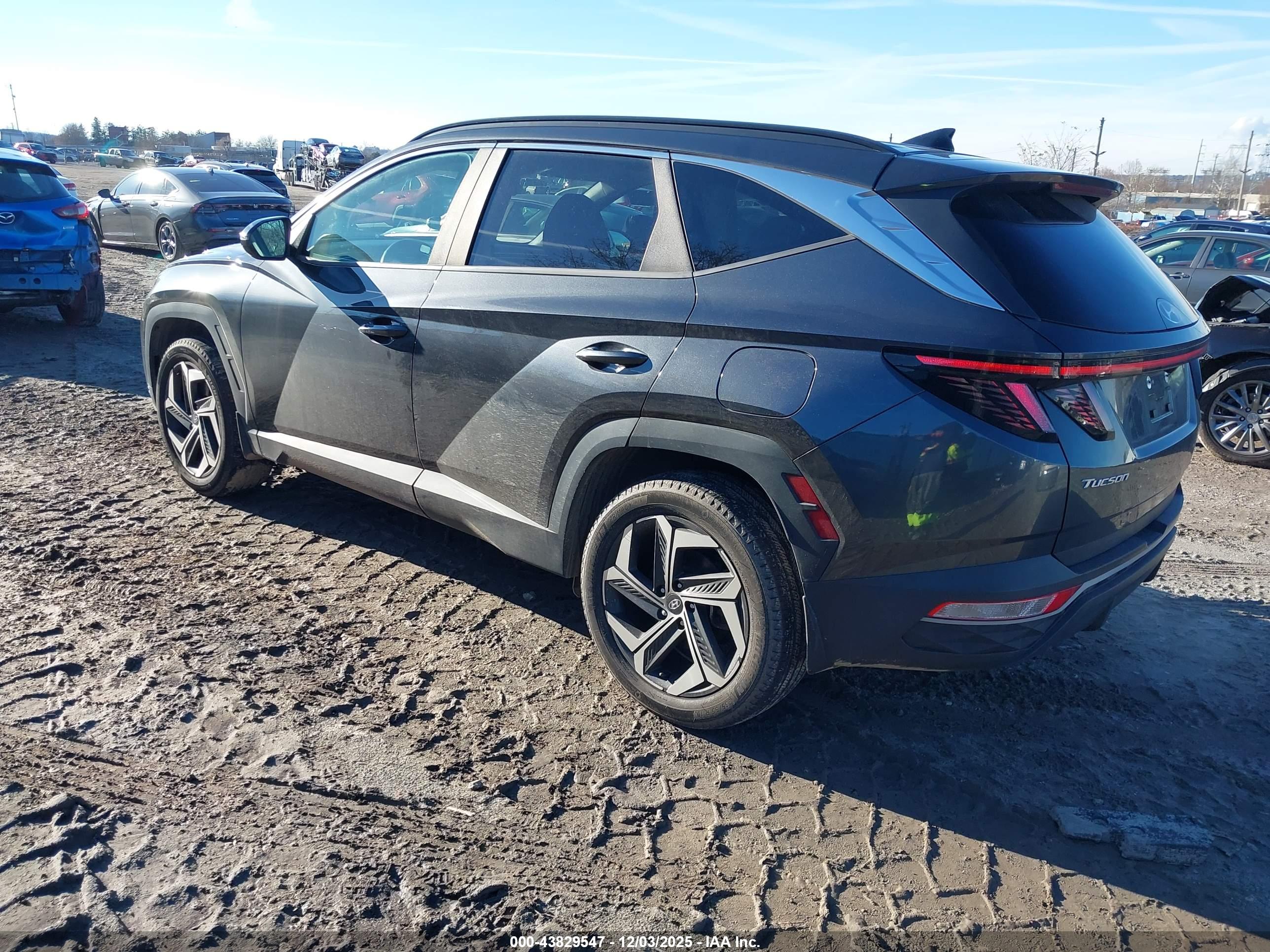HYUNDAI TUCSON image 3