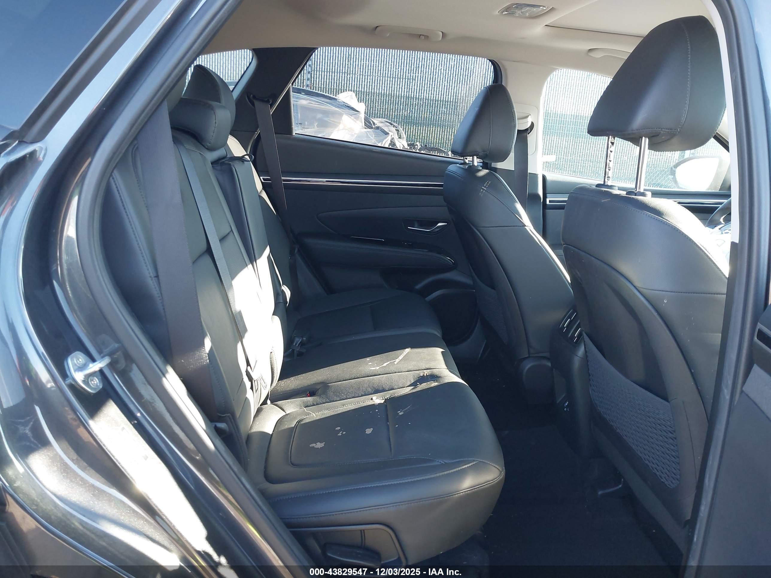 HYUNDAI TUCSON image 8