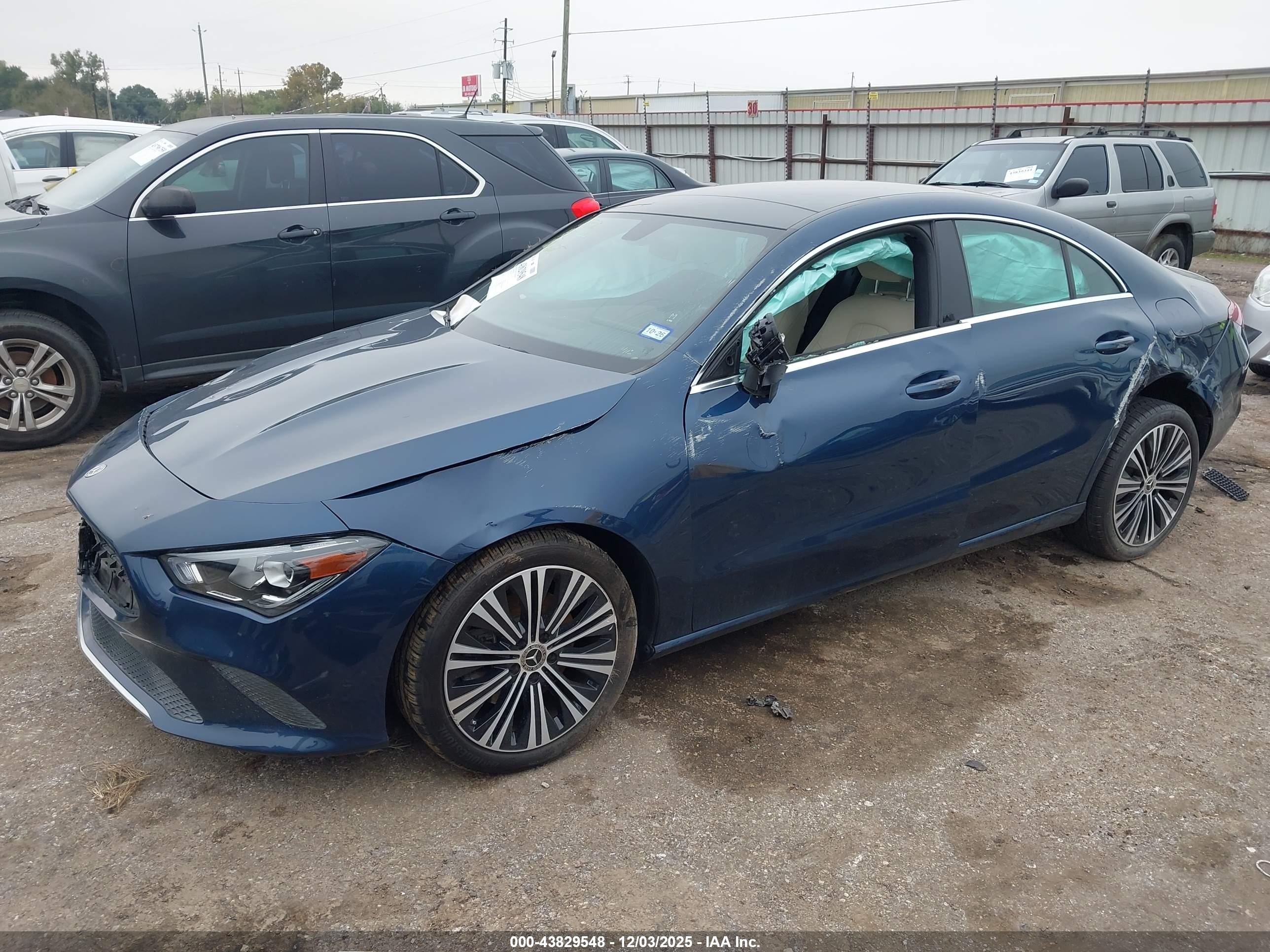 MERCEDES-BENZ CLA image 2