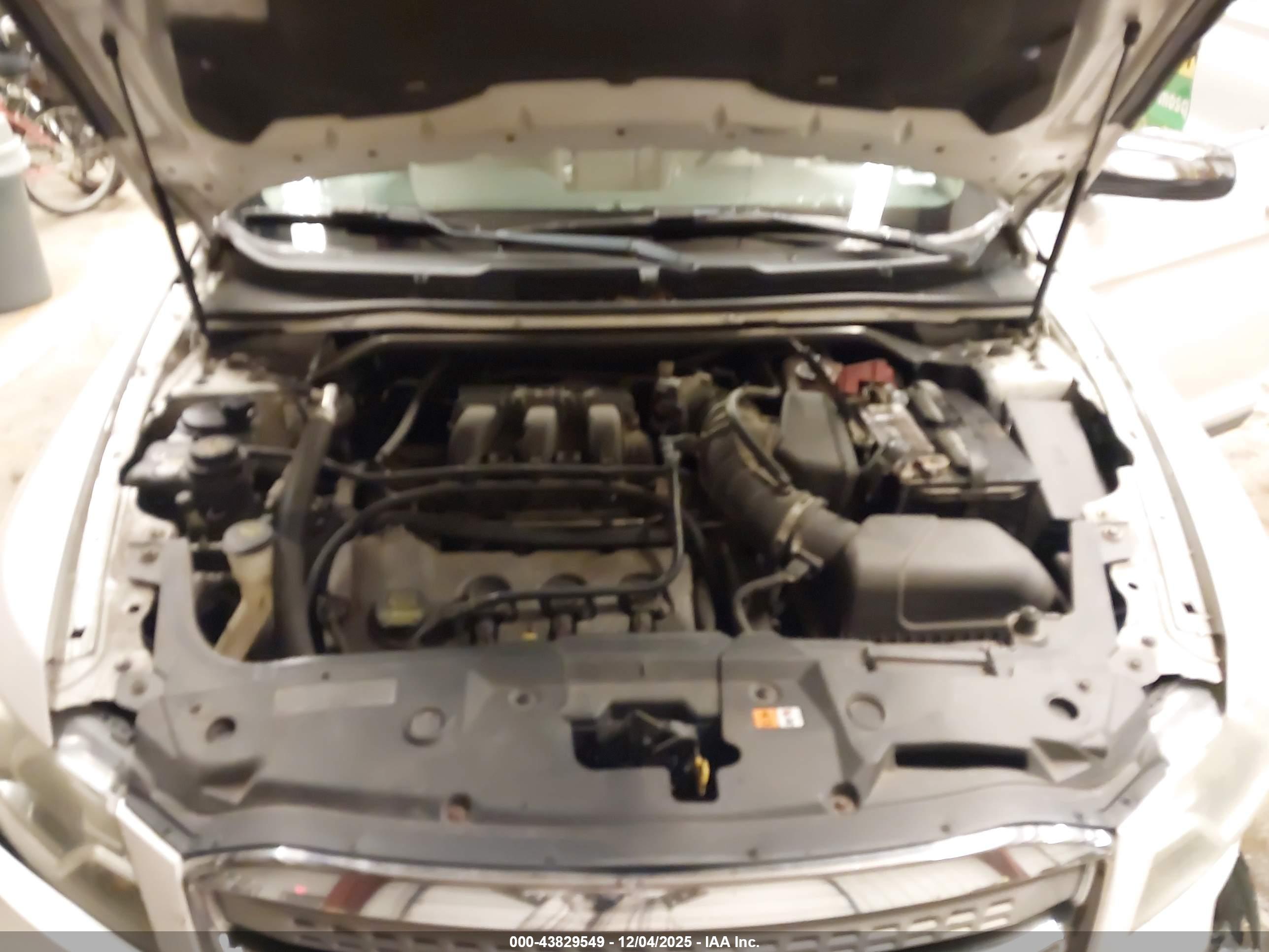 FORD TAURUS image 10