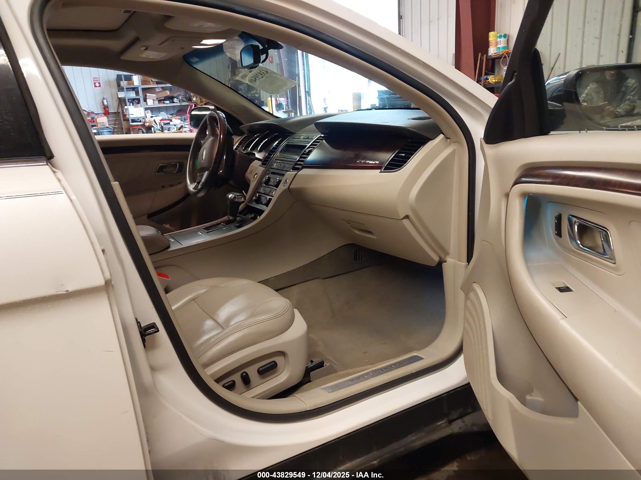 FORD TAURUS image 5