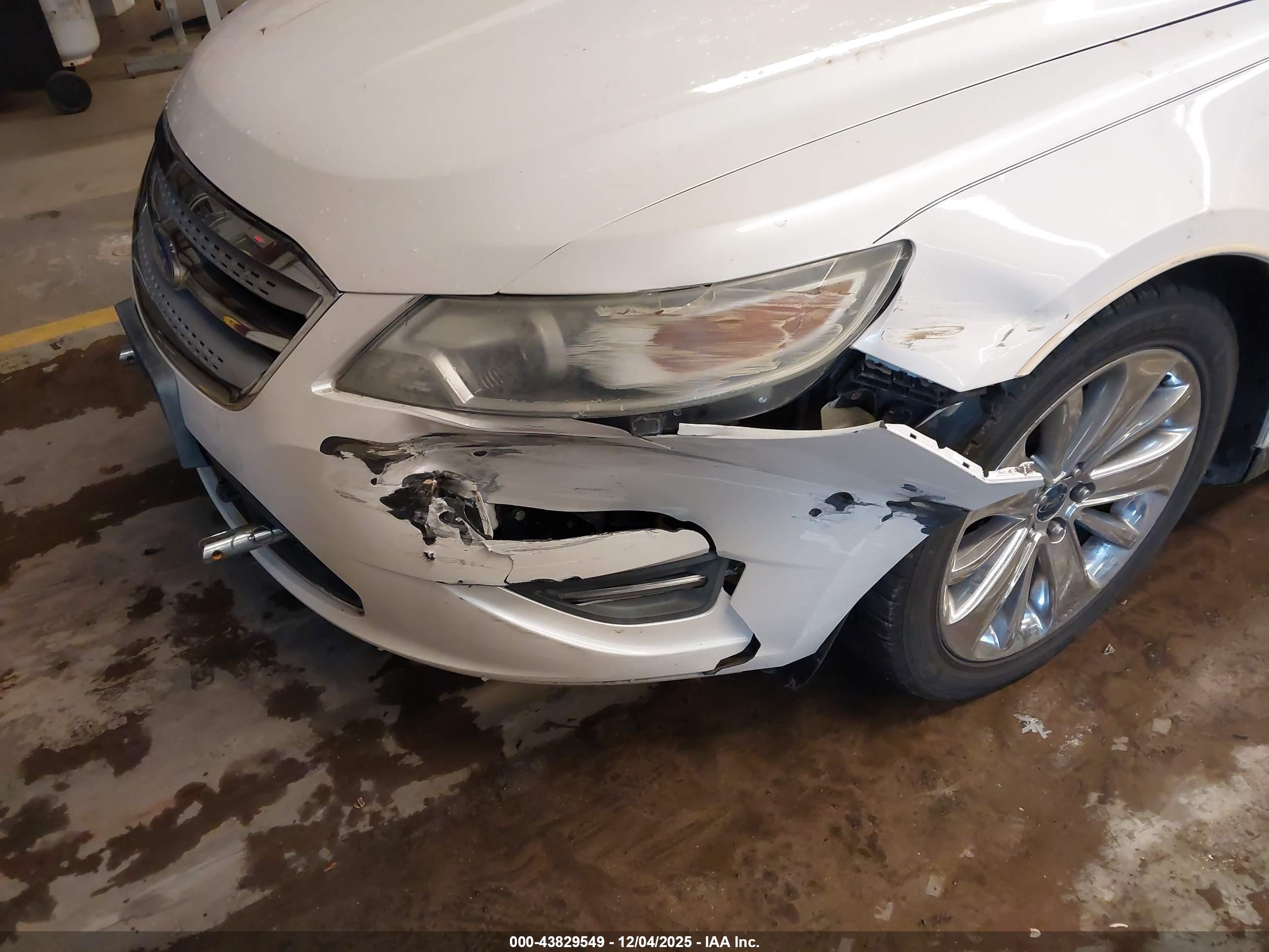 FORD TAURUS image 6