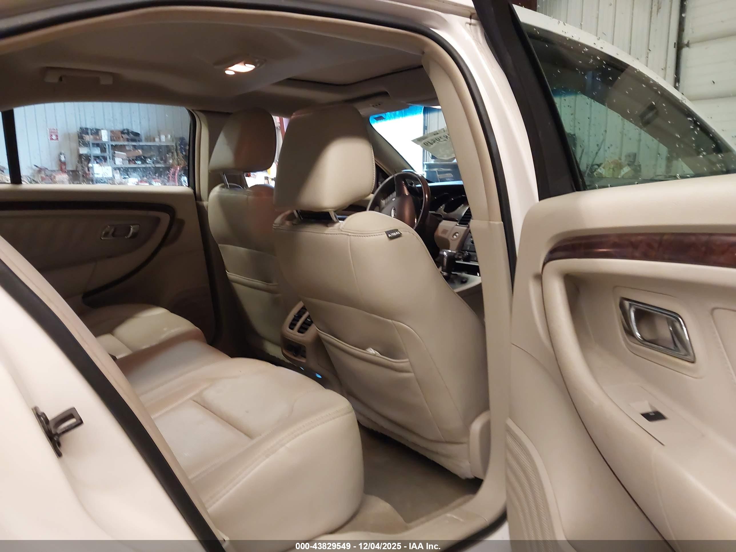 FORD TAURUS image 8