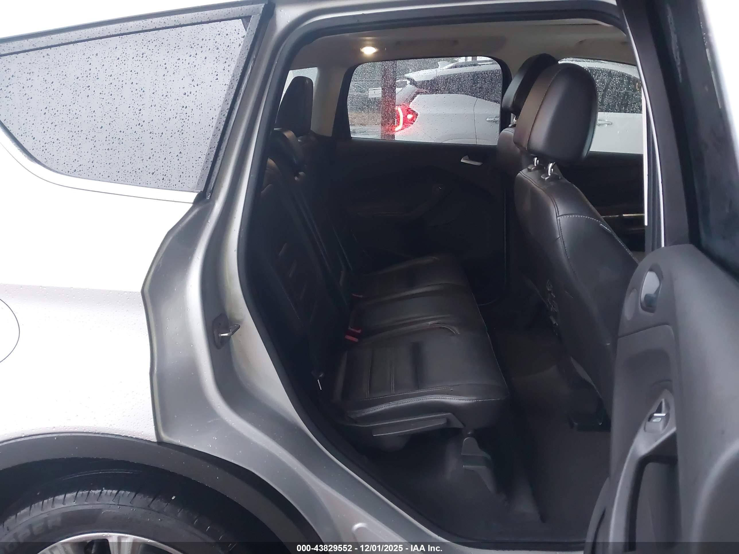 FORD ESCAPE image 8