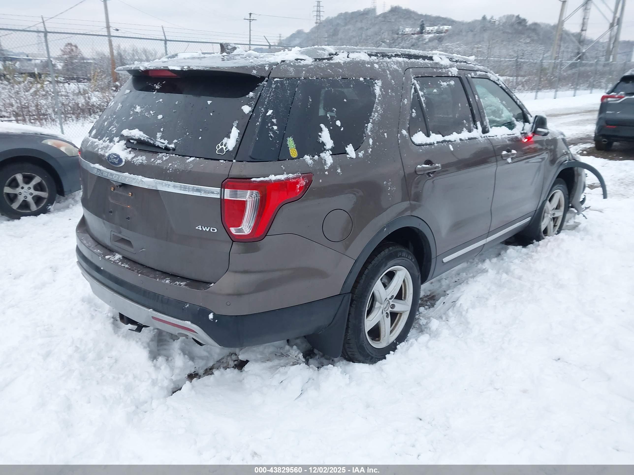 FORD EXPLORER image 4
