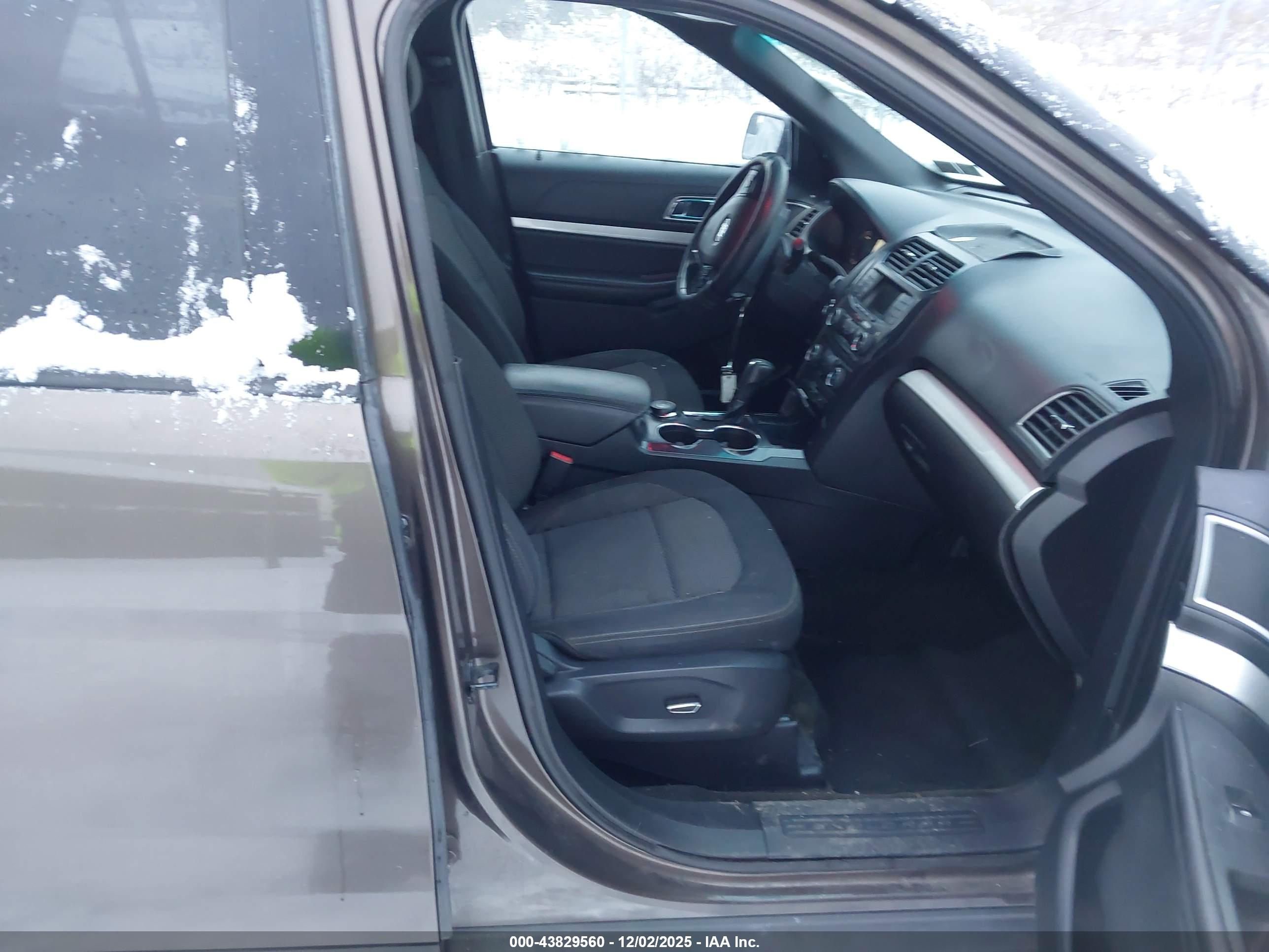 FORD EXPLORER image 5