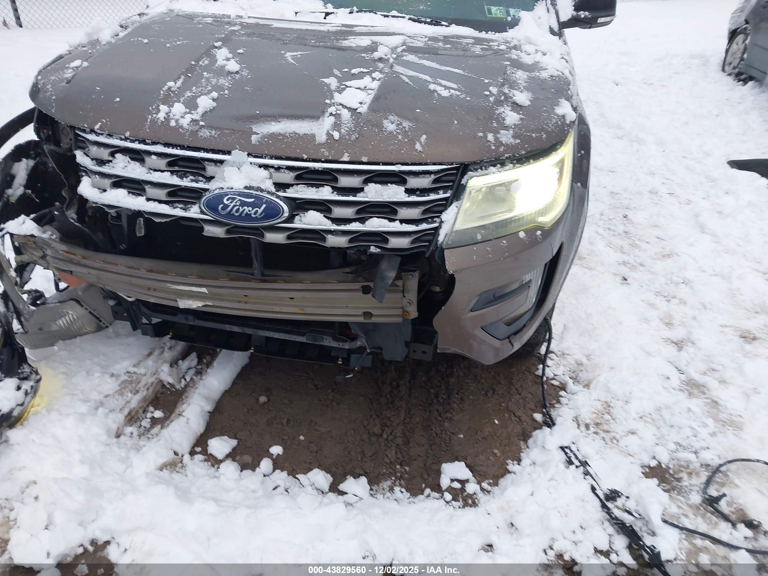 FORD EXPLORER image 6