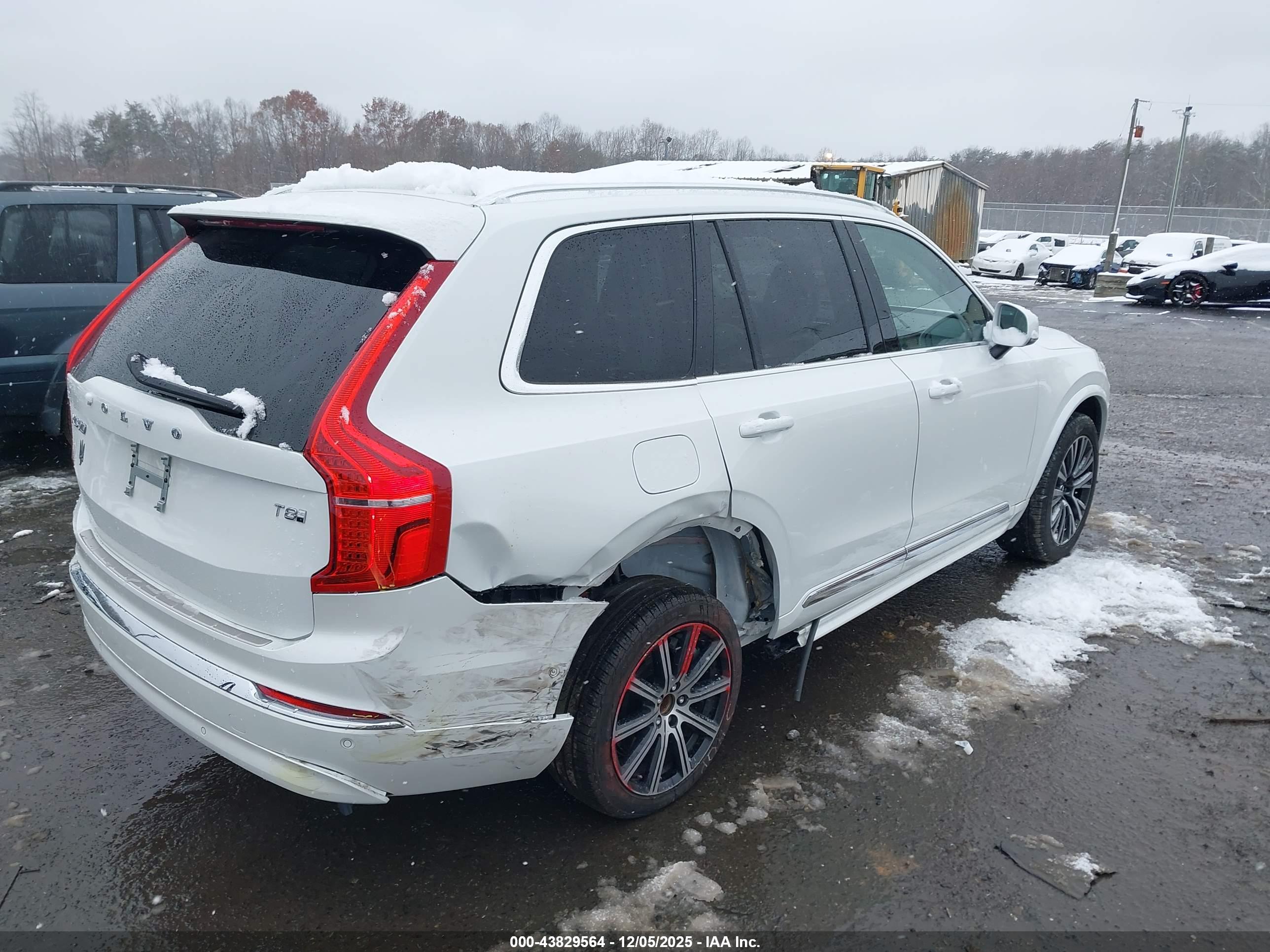 VOLVO XC90 image 4