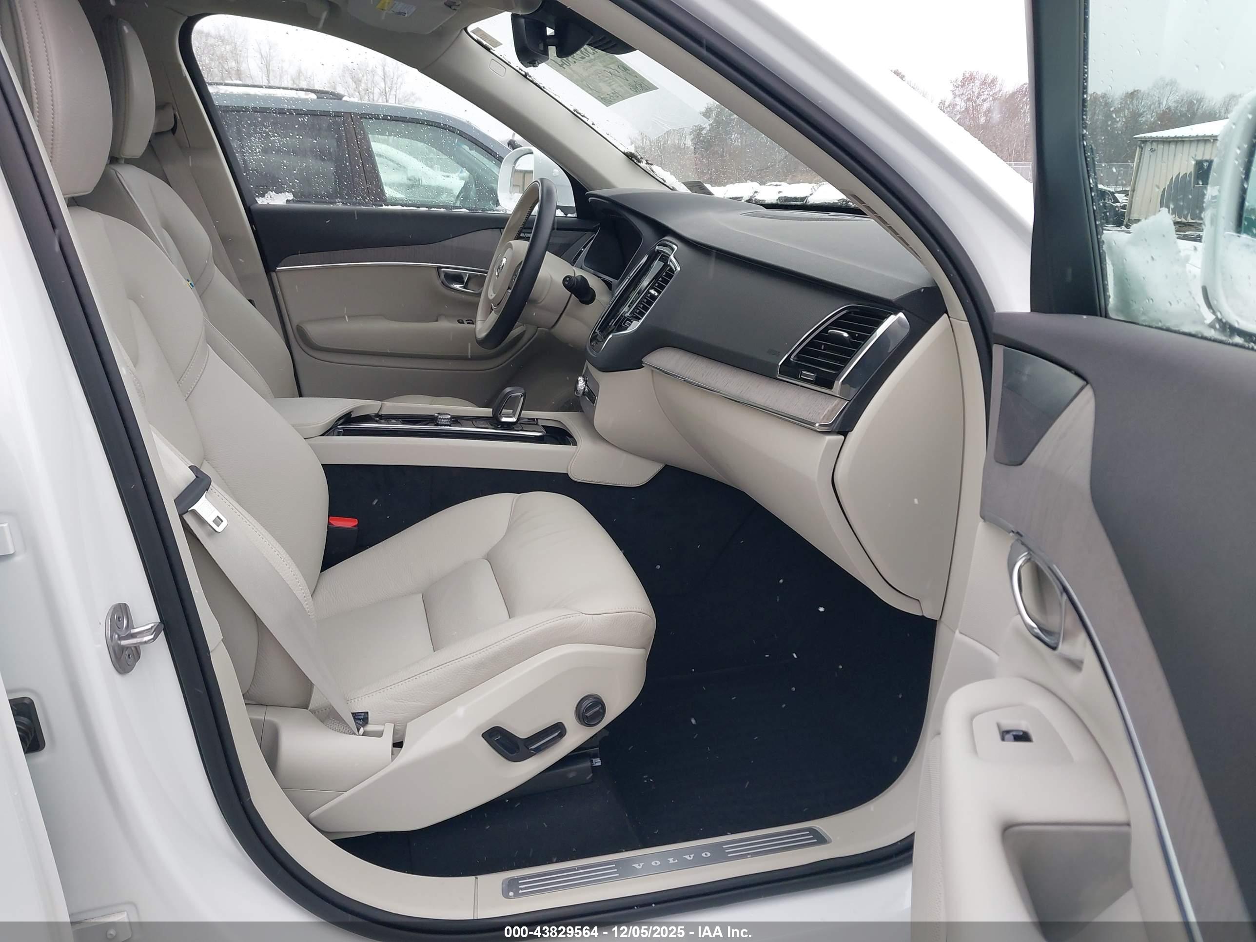 VOLVO XC90 image 5