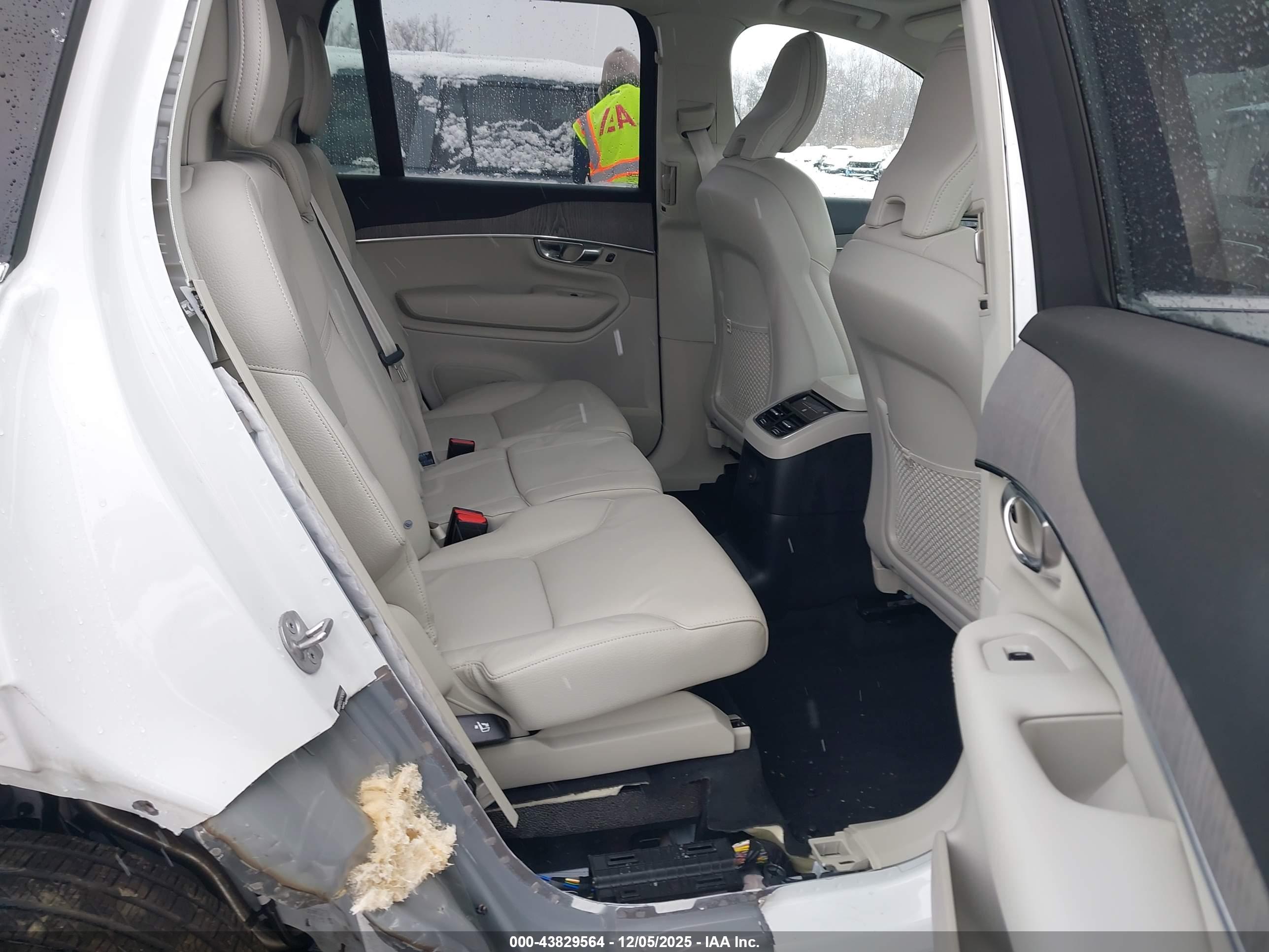 VOLVO XC90 image 8