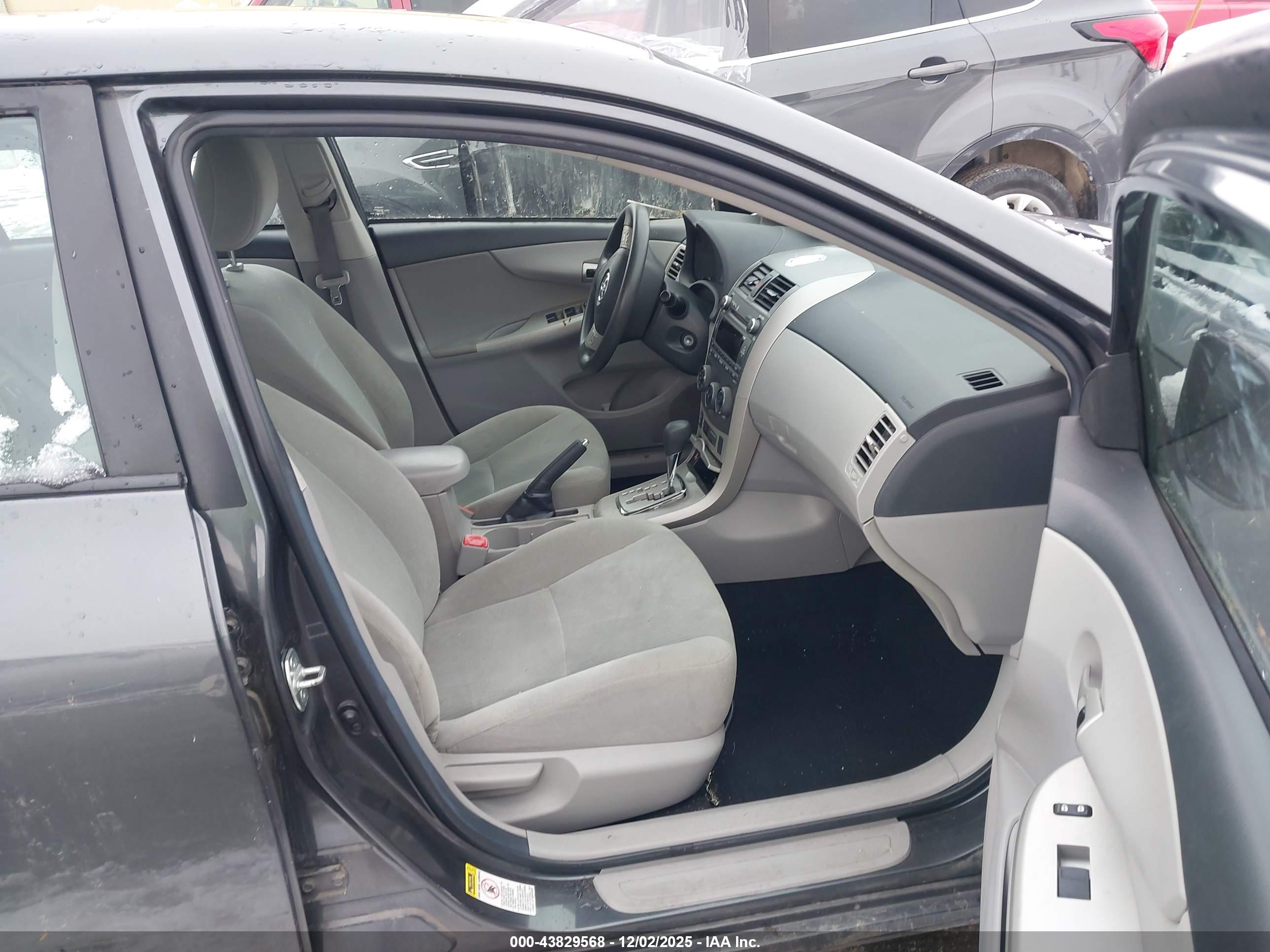 TOYOTA COROLLA image 5
