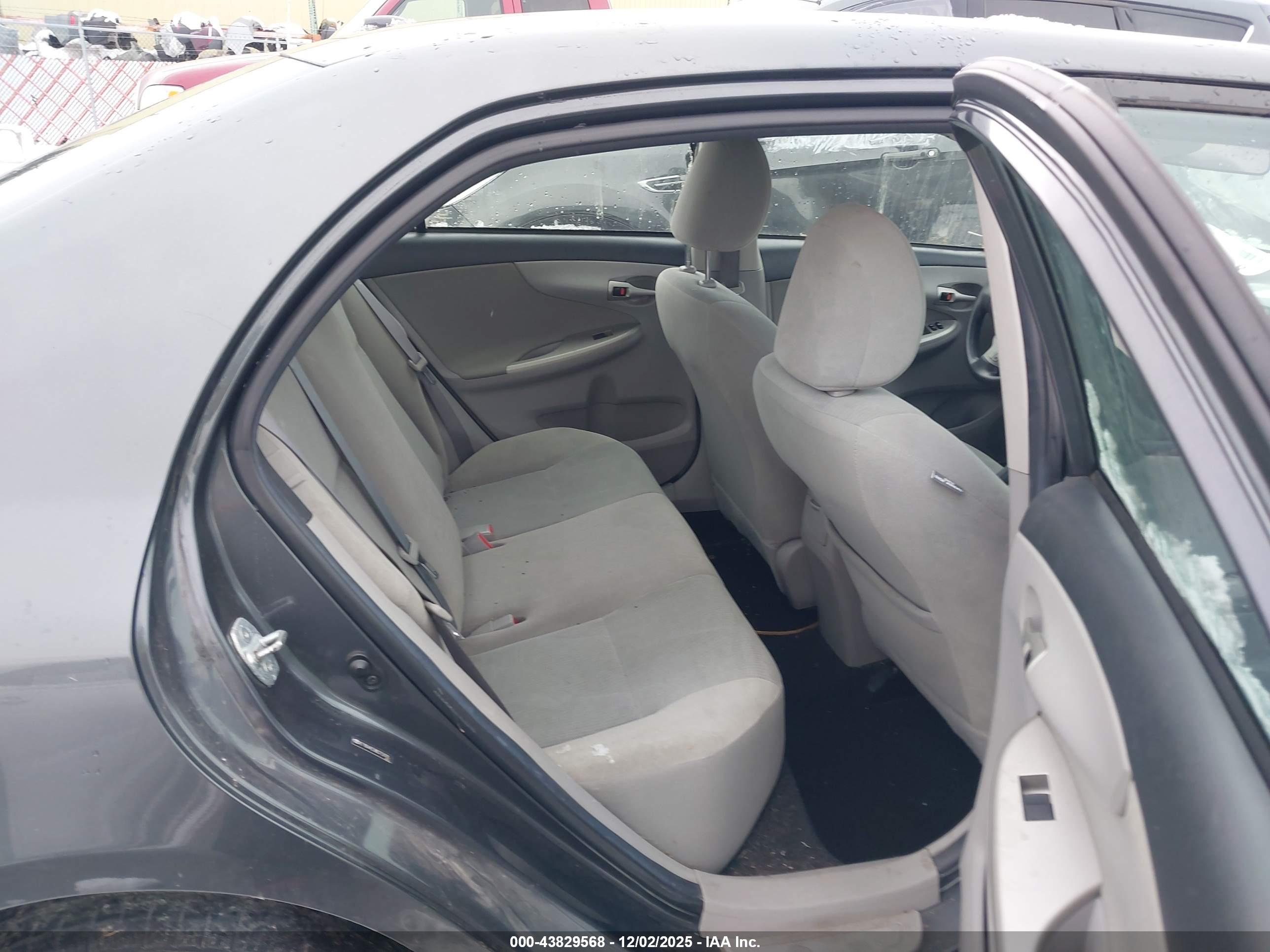 TOYOTA COROLLA image 8