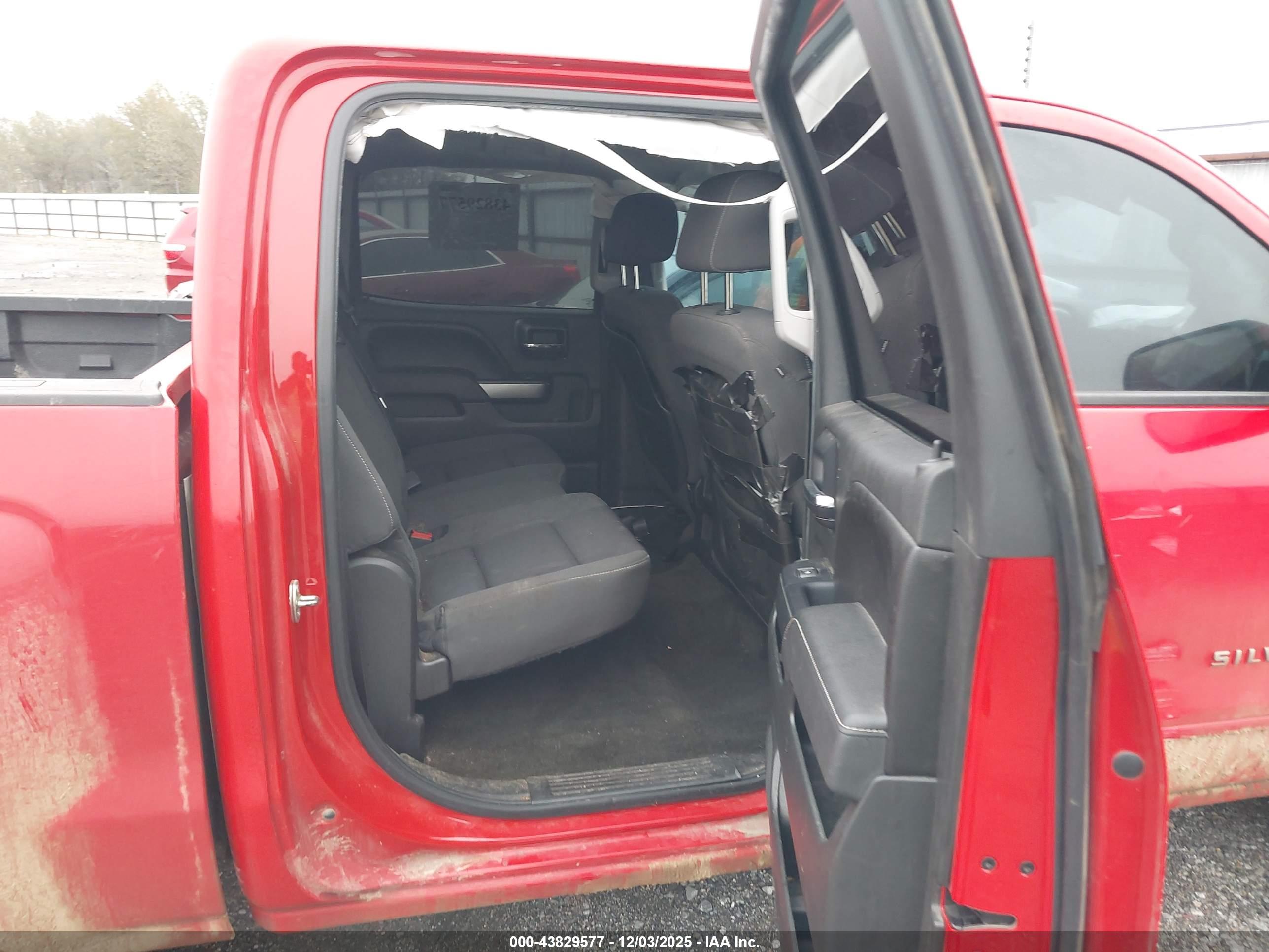 CHEVROLET SILVERADO image 8
