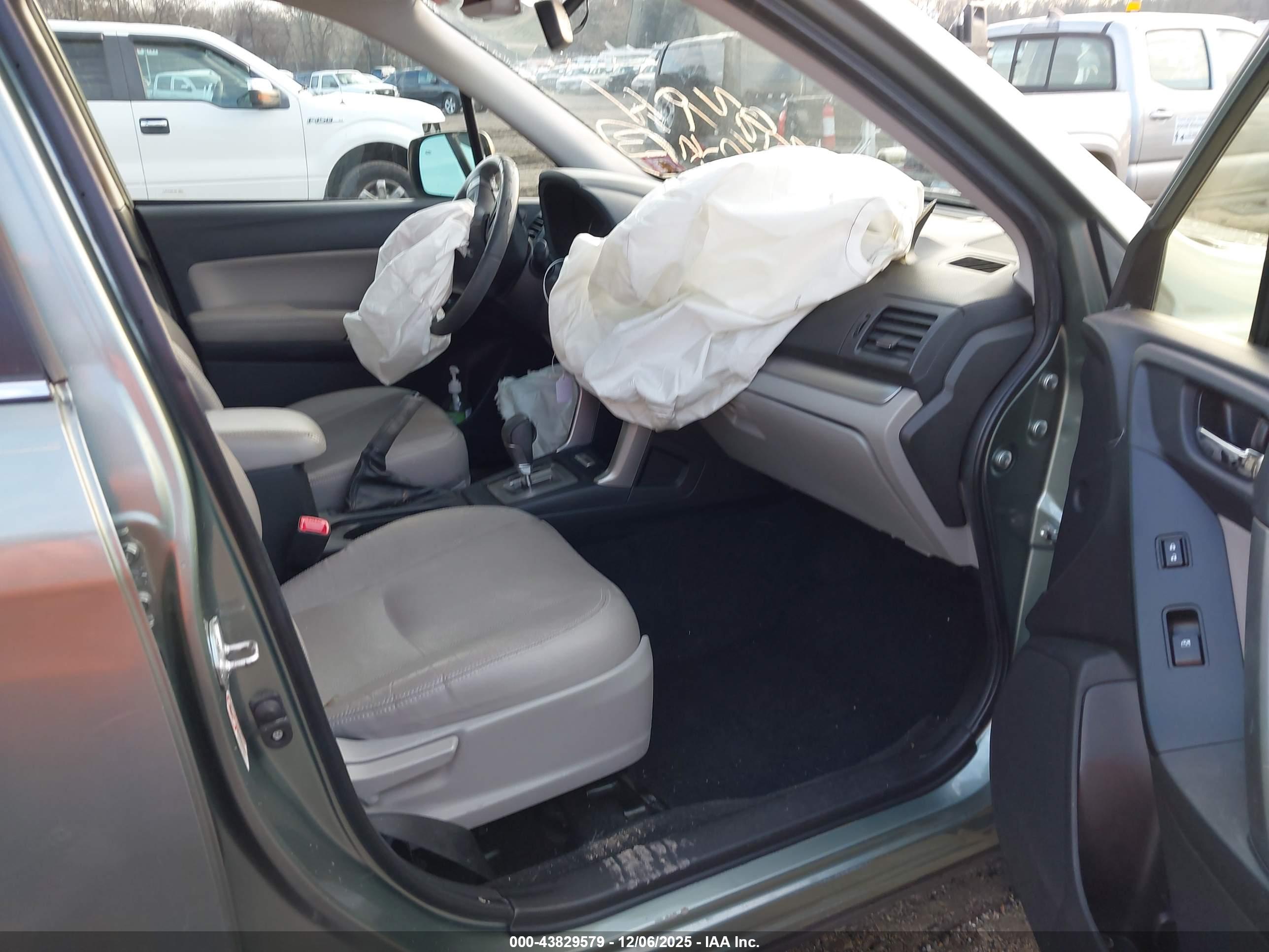 SUBARU FORESTER image 5