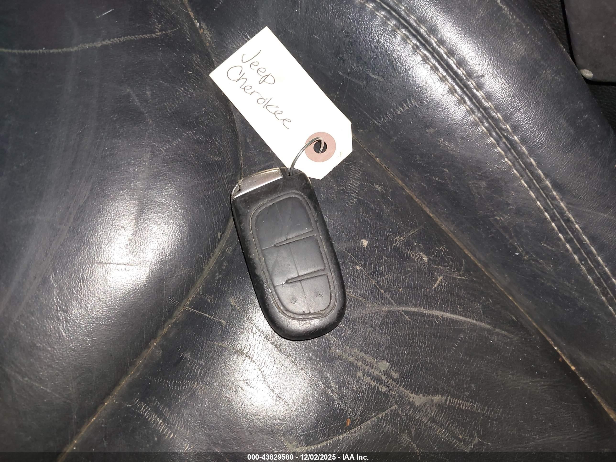 JEEP CHEROKEE image 11