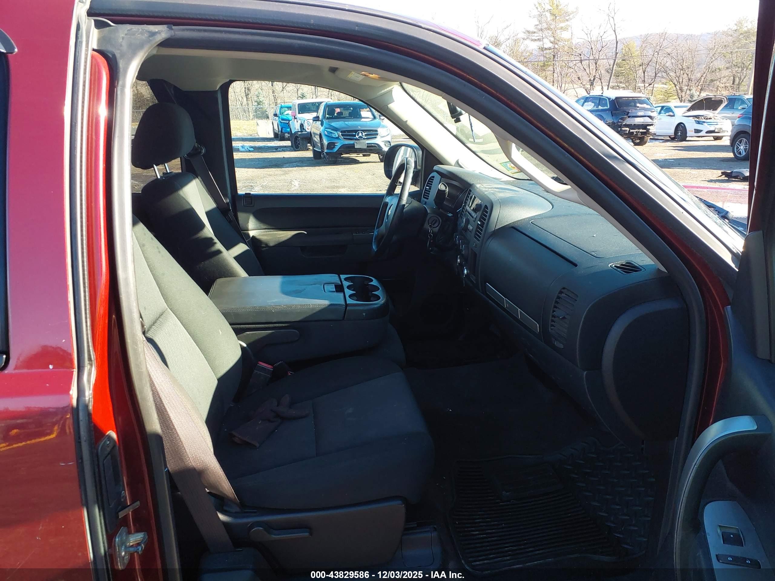 CHEVROLET SILVERADO image 5