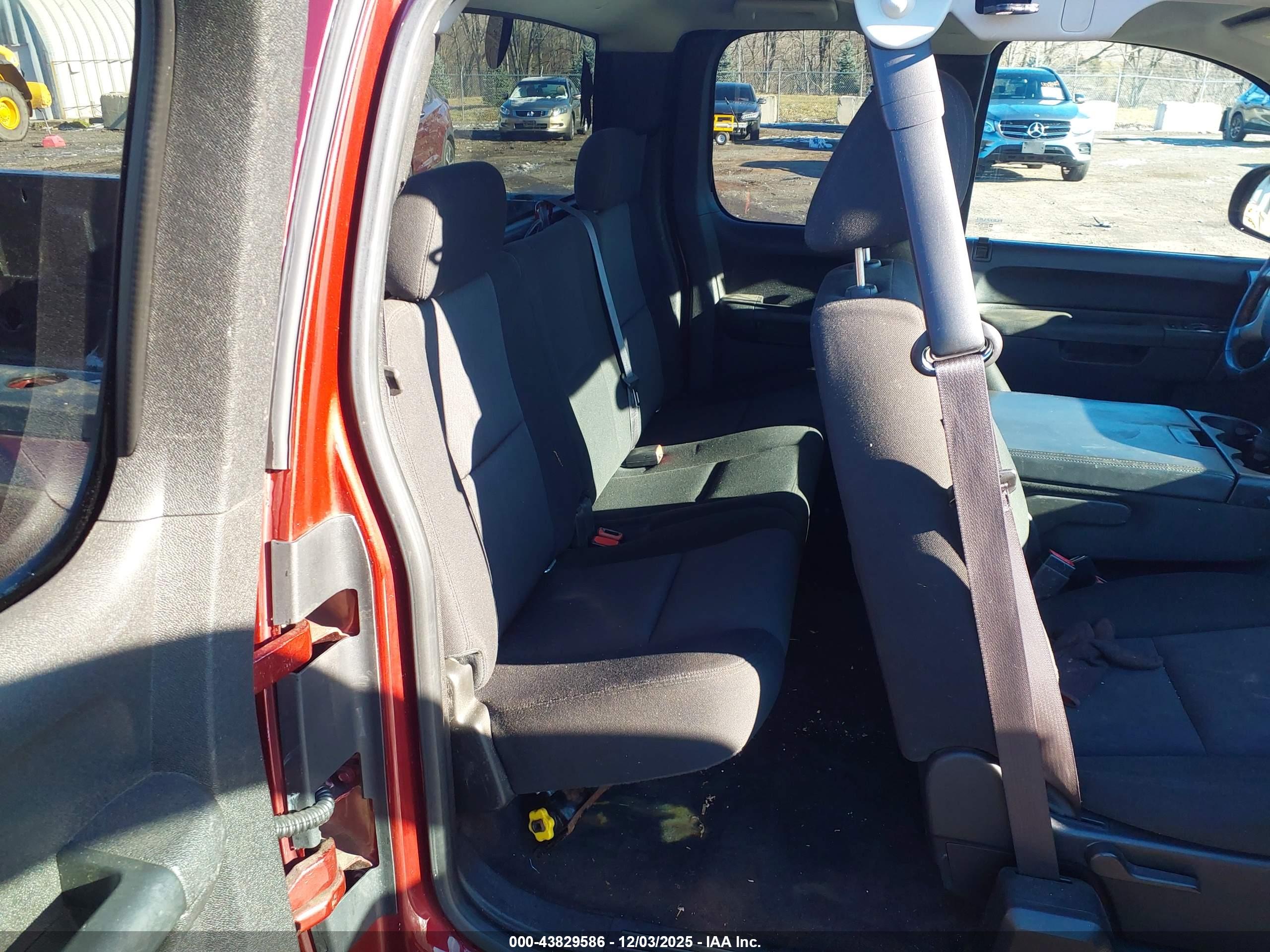 CHEVROLET SILVERADO image 8