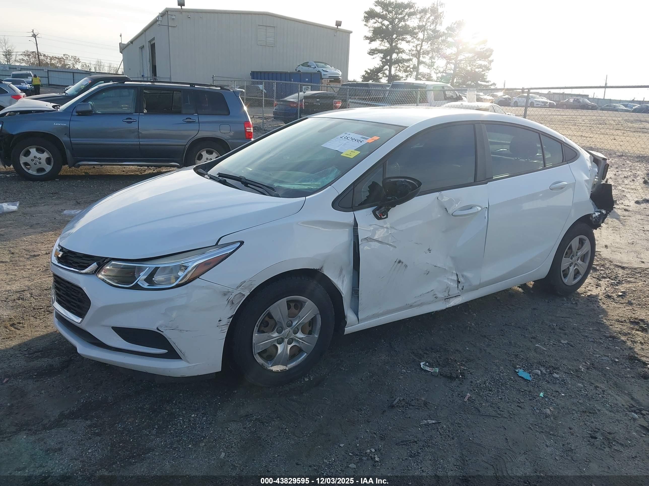 CHEVROLET CRUZE image 2