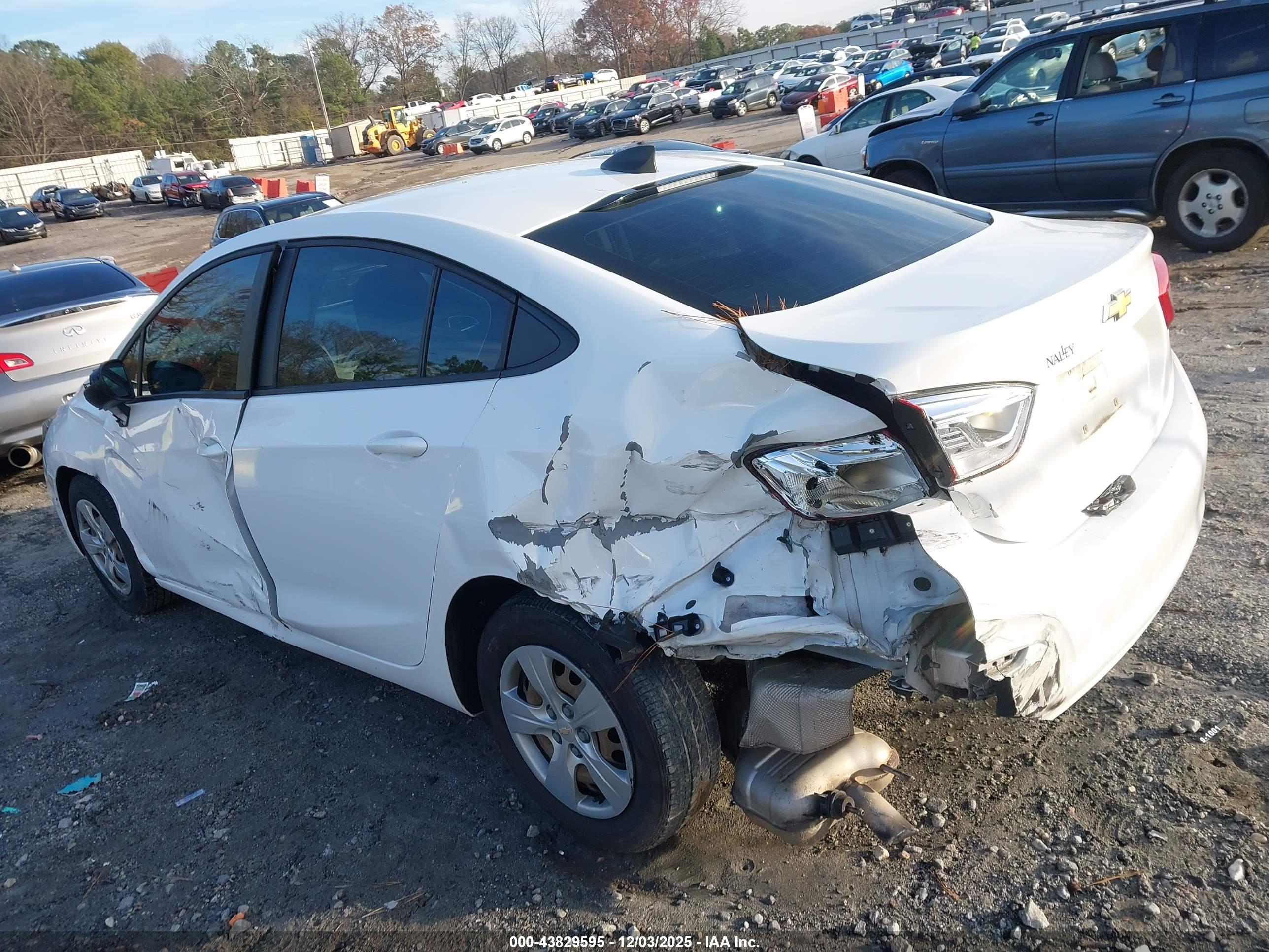 CHEVROLET CRUZE image 3