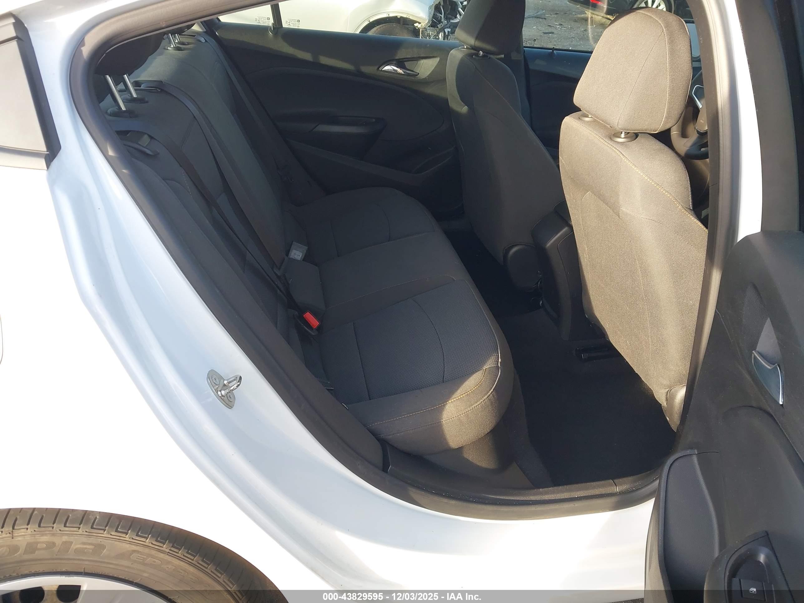 CHEVROLET CRUZE image 8