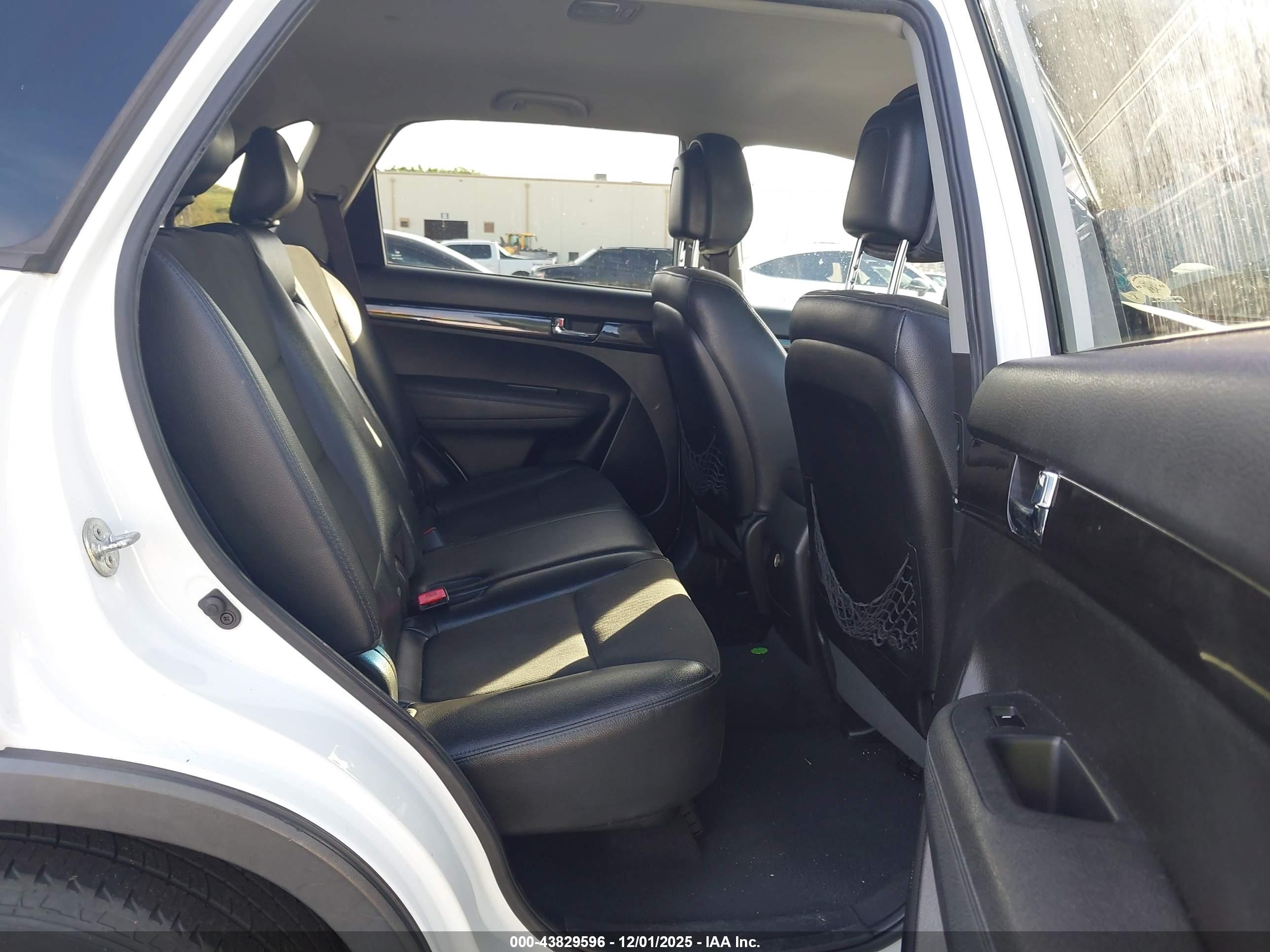 KIA SORENTO image 8