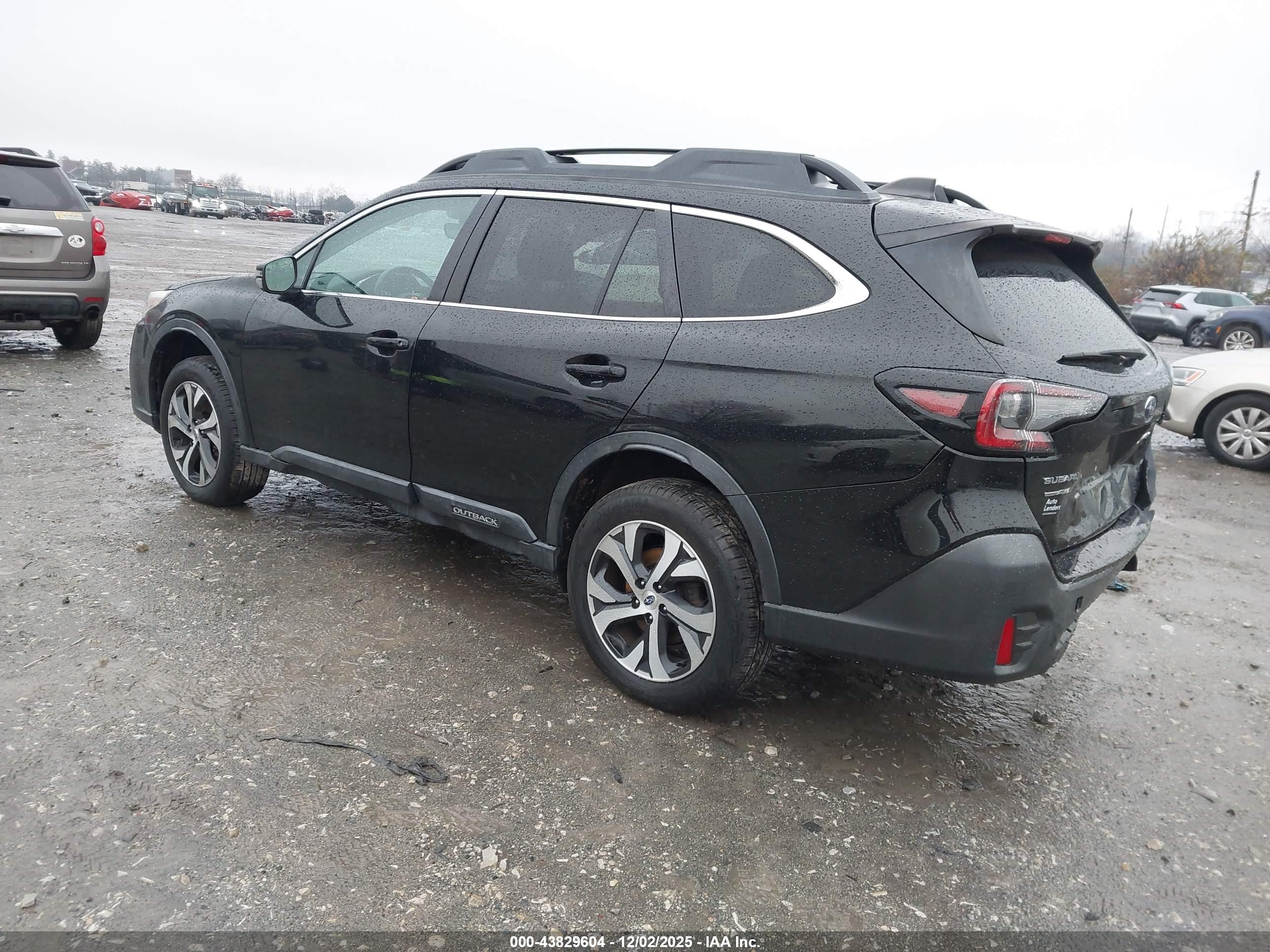SUBARU OUTBACK image 3
